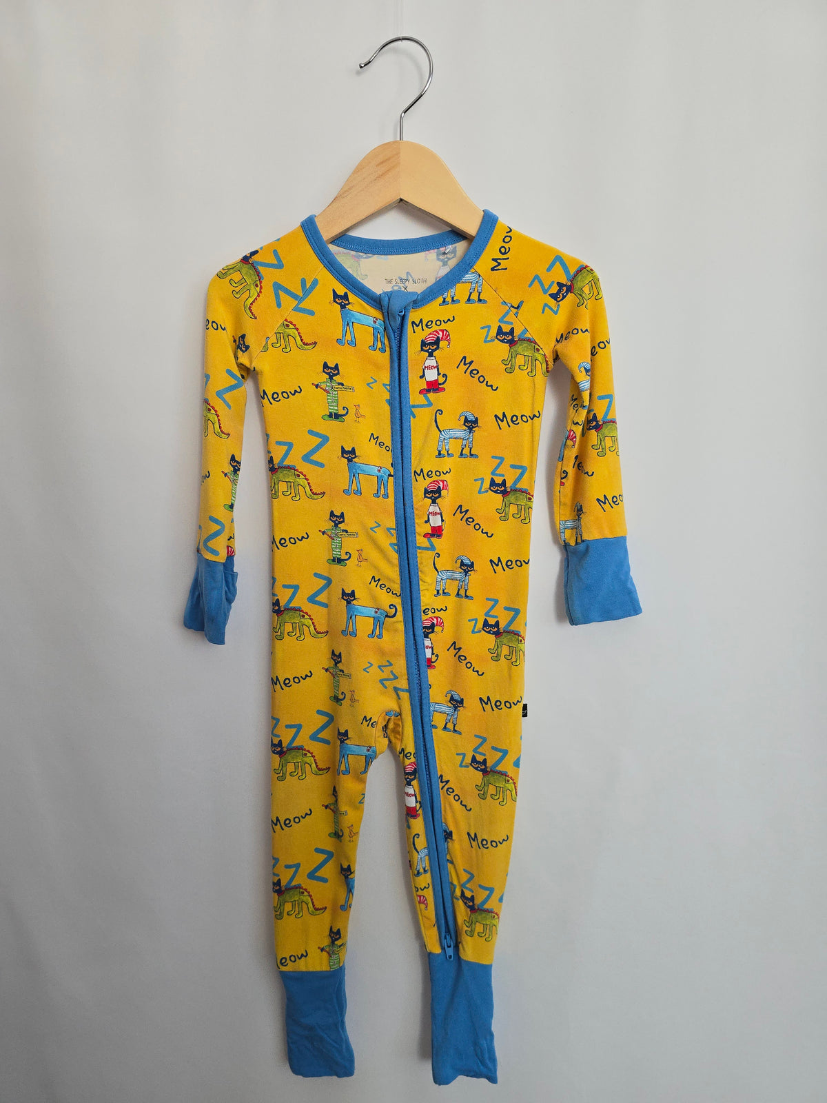 The Sleepy Sloth x Pete The Cat Zip Romper • 6-12 months