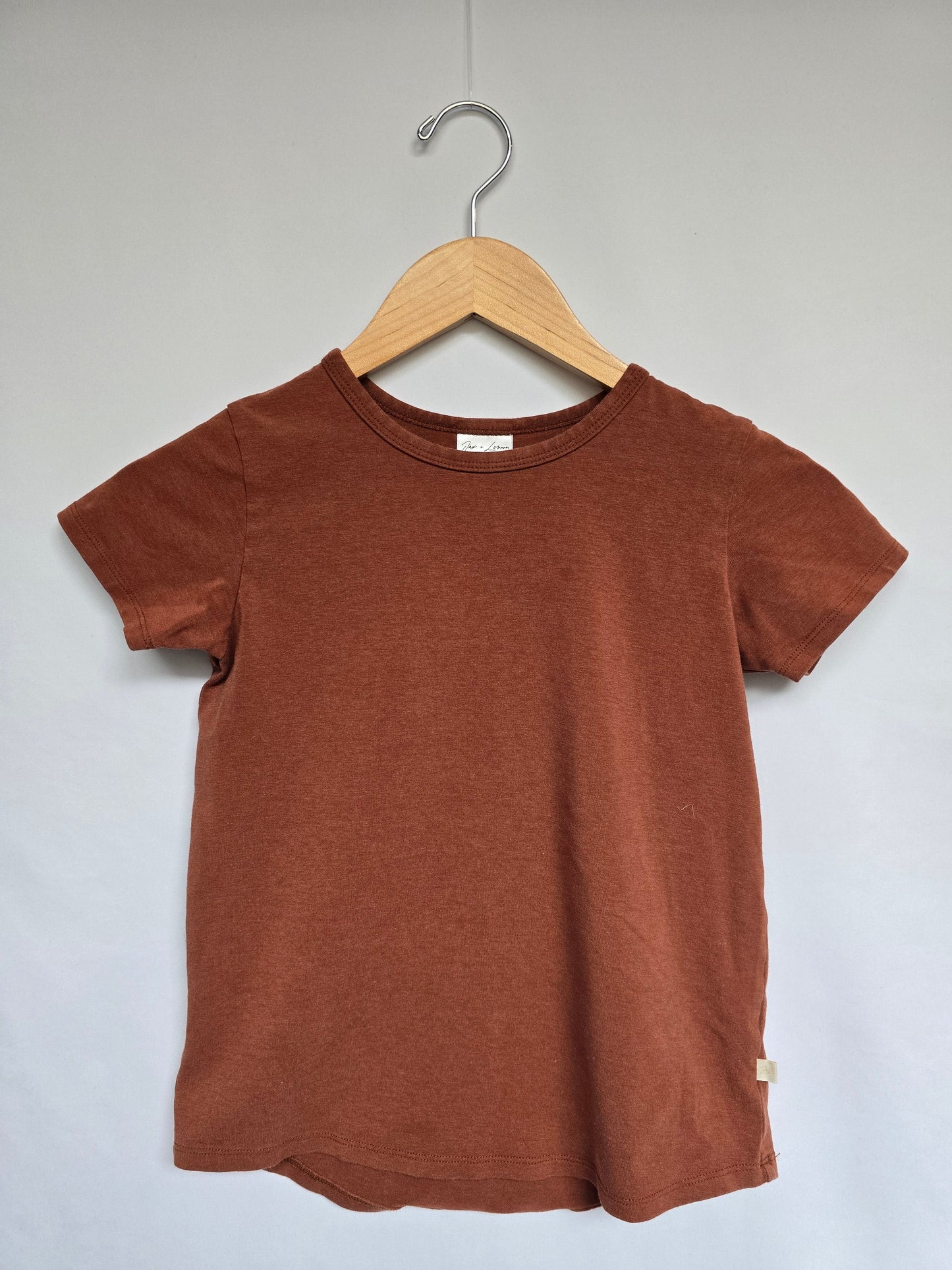 Jax & Lennon Rust Everyday T-shirt *stain* • 6-7 years
