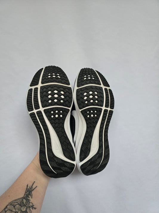 Nike Black/White Air Zoom Runners • 1.5C