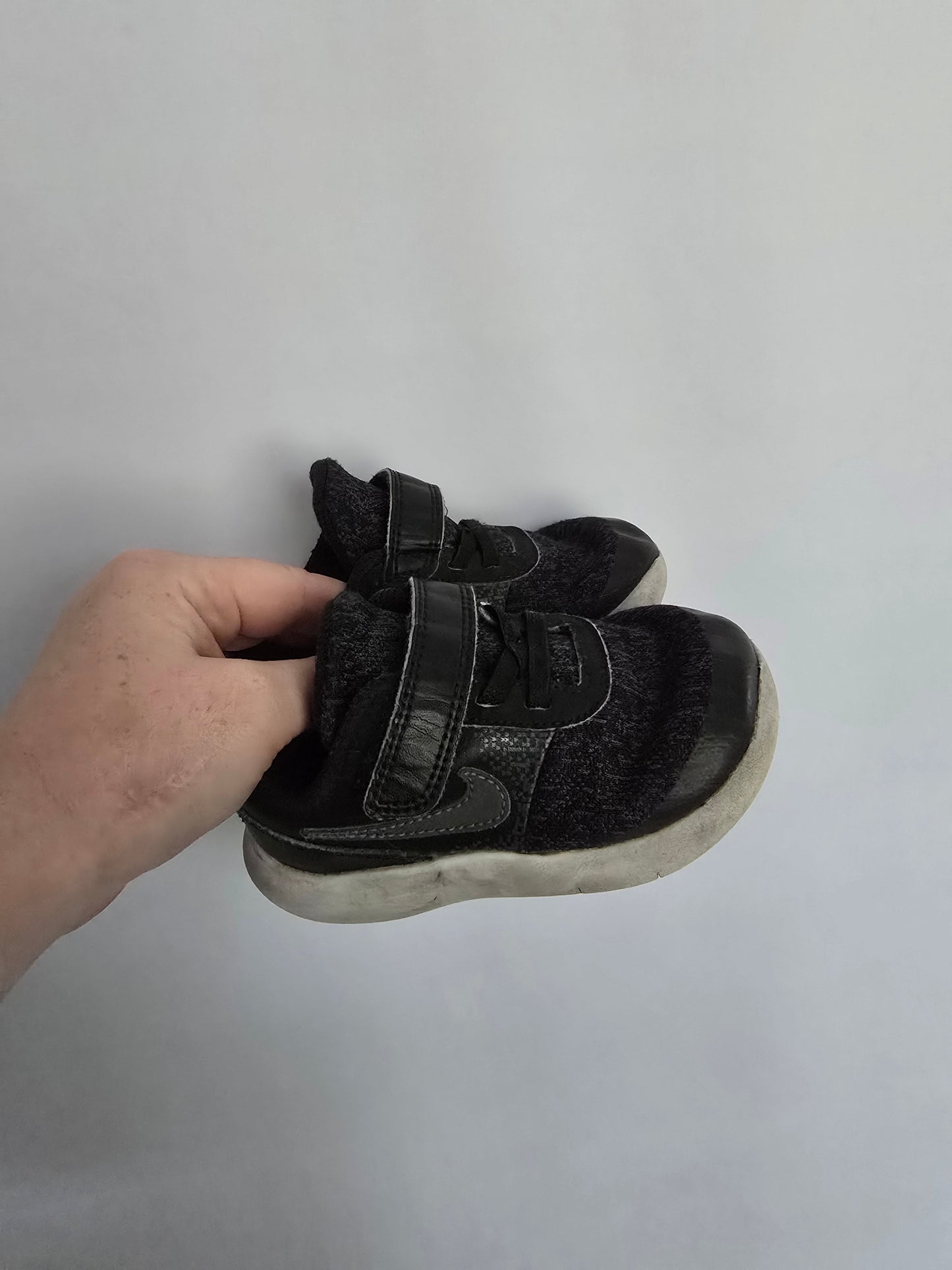 PLAY Nike Black Running Shoes • 7C