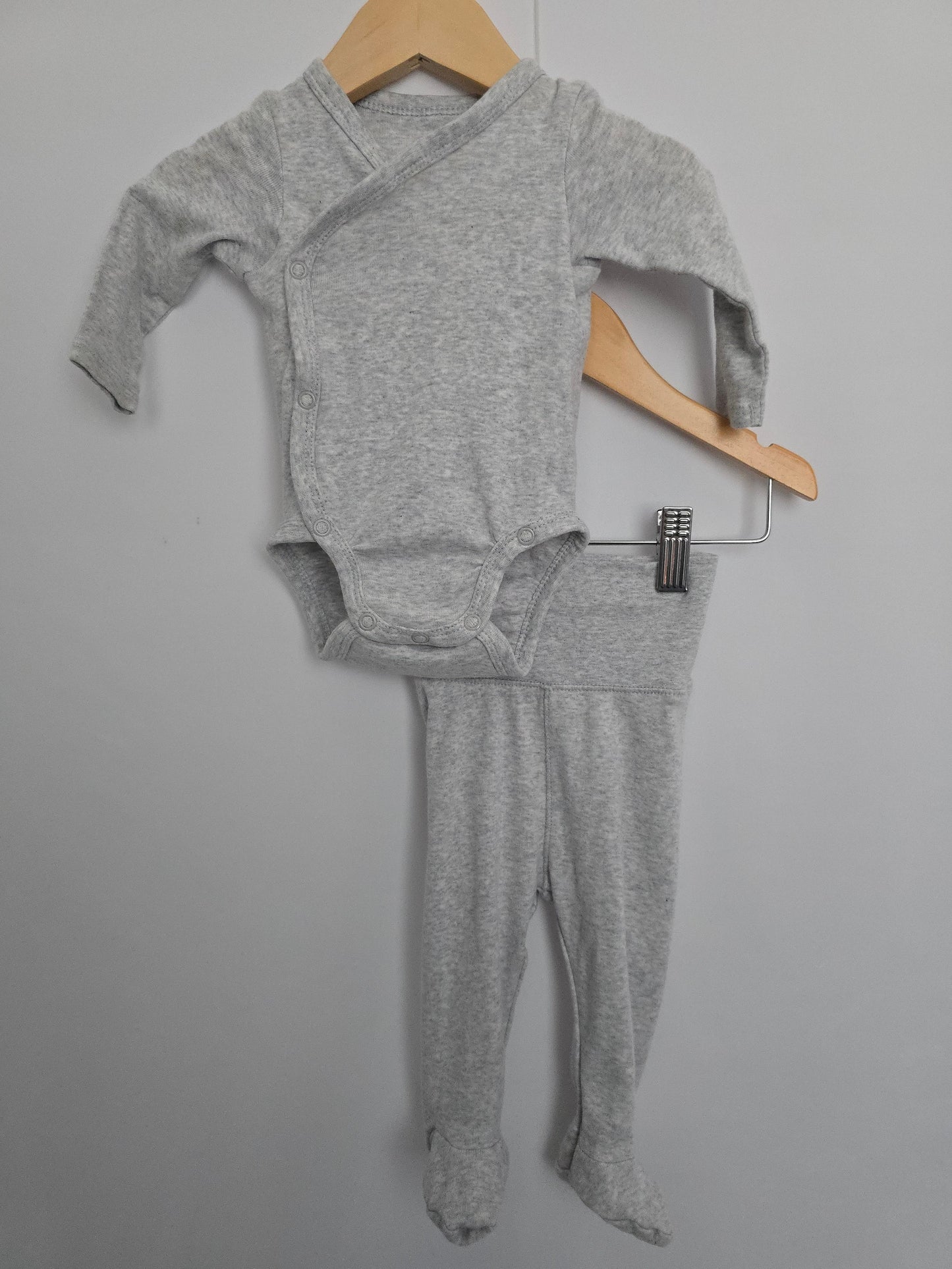 H&M Grey Layette Bodysuit & Pants • 2-4 months