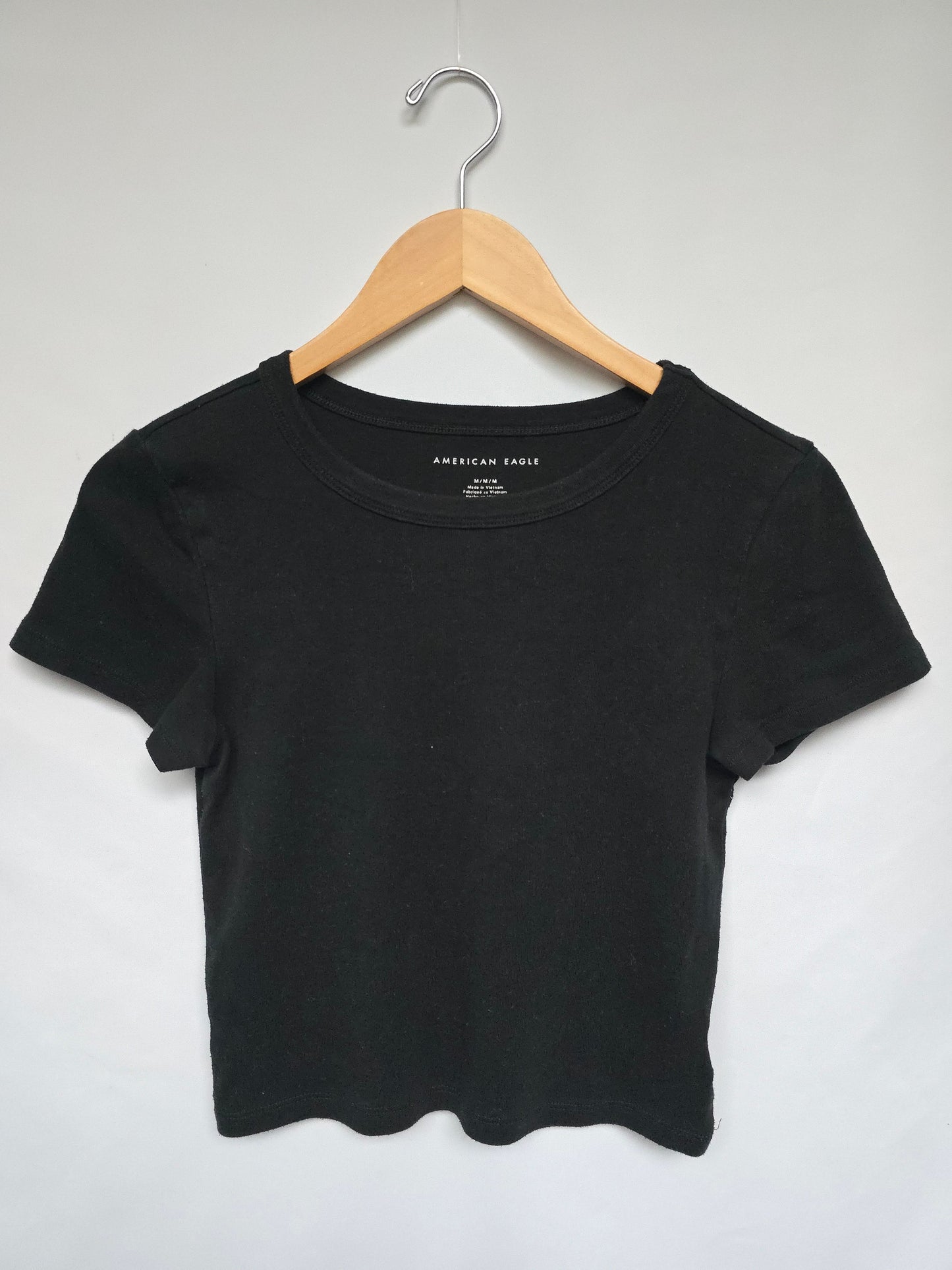American Eagle Black Cropped Tee • Medium