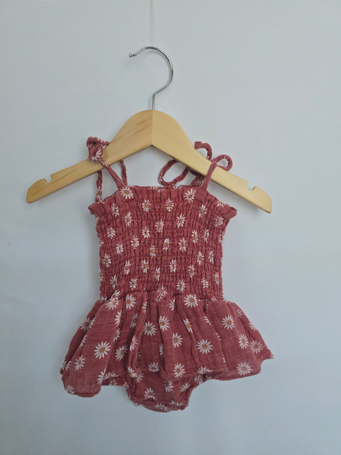 Angel Dear Daisy Ruffle Bodysuit • 6-12 months