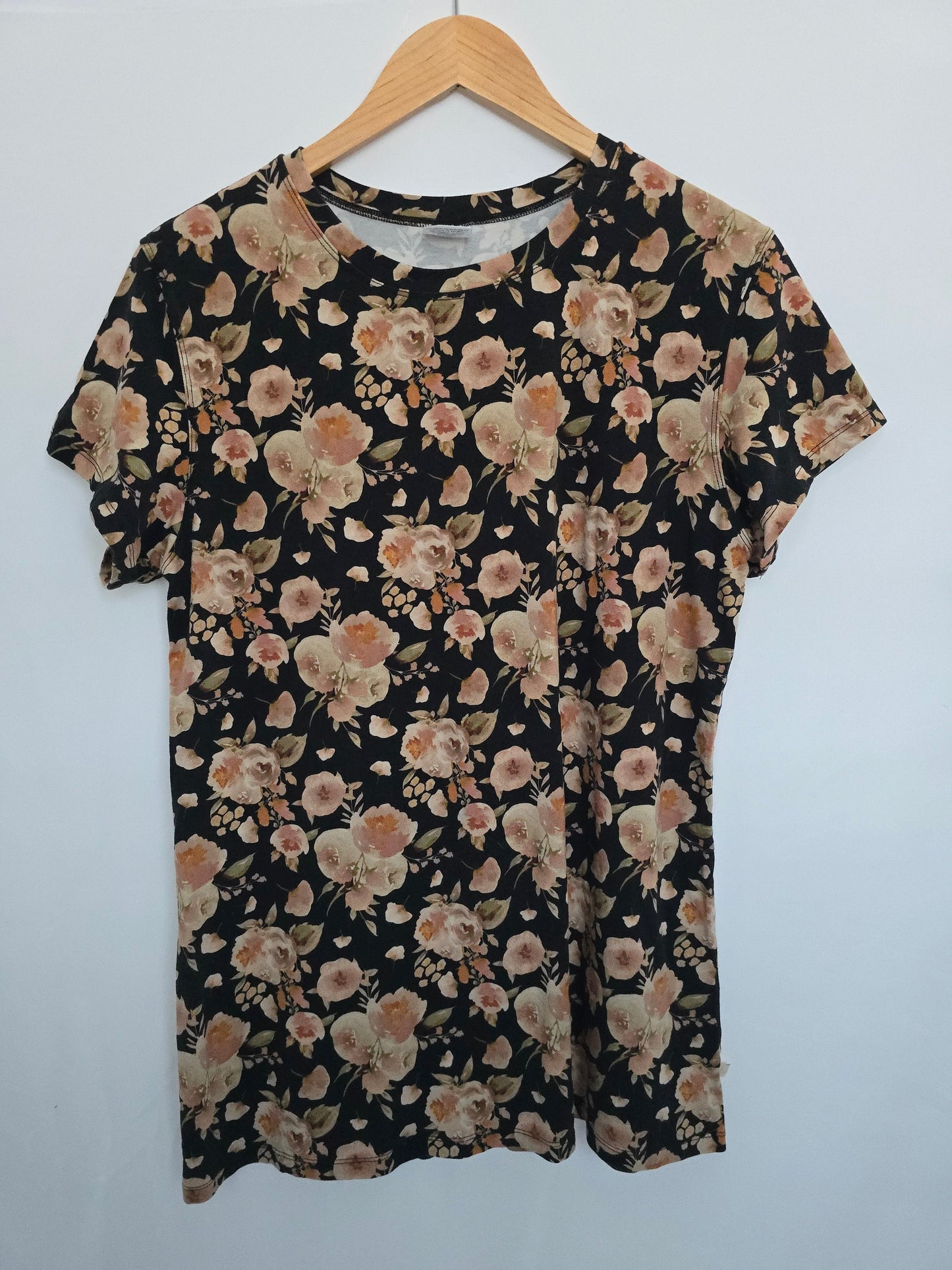 Jax & Lennon Moody Floral Basic Tee • X-Large