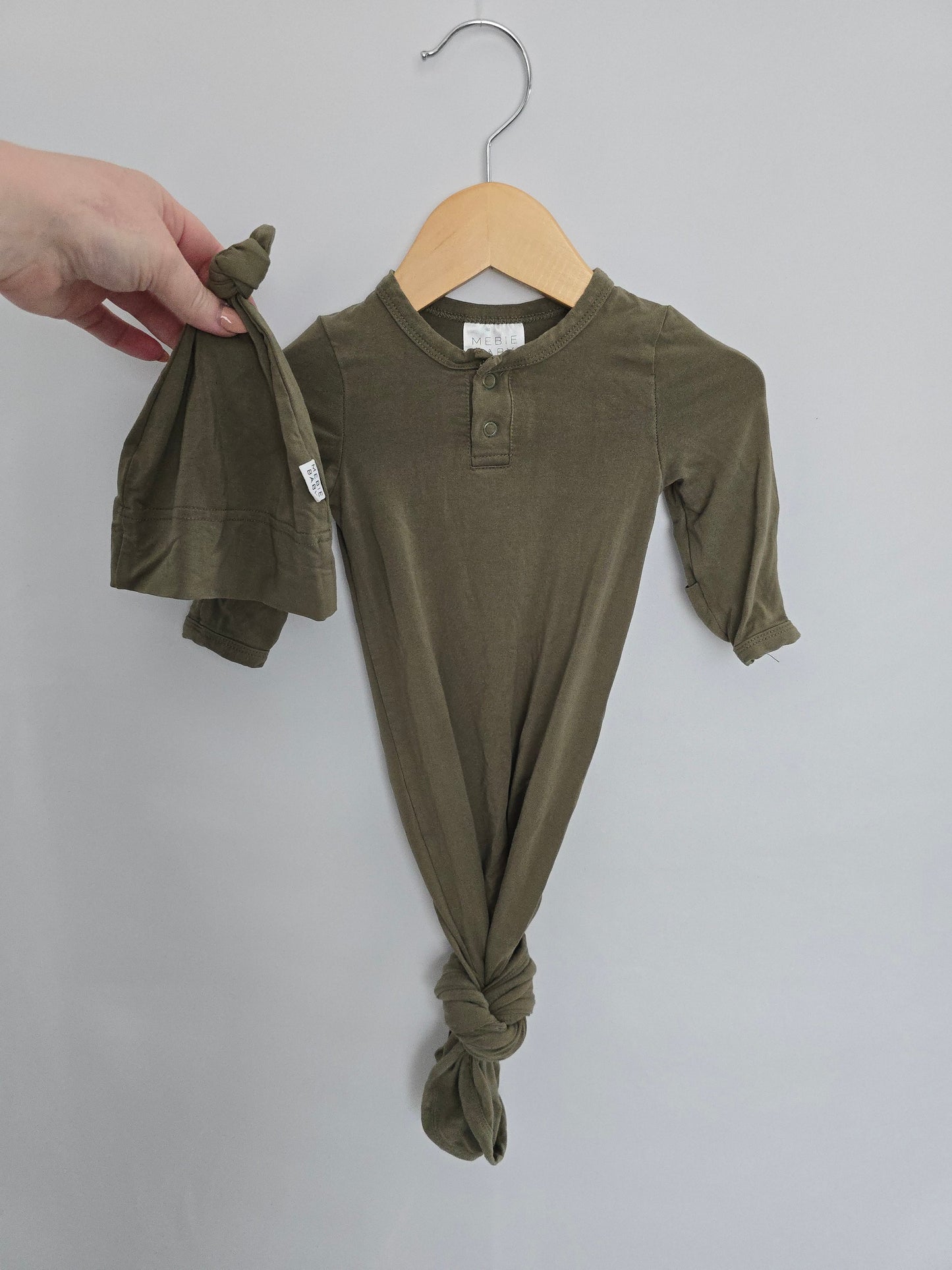 Mebie Baby Olive Bamboo Knotted Gown & Beanie Set • 0-3 months