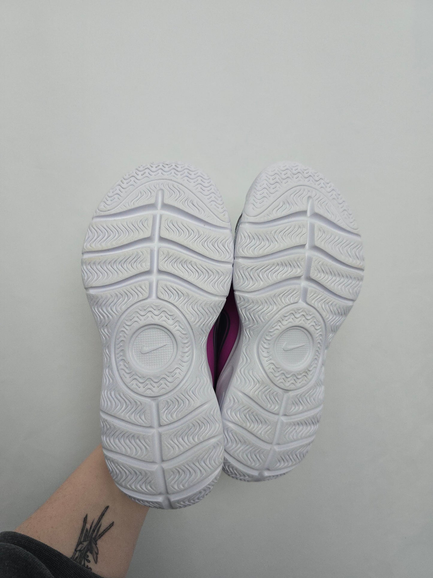 Nike Lavender Slip On Runners • J2