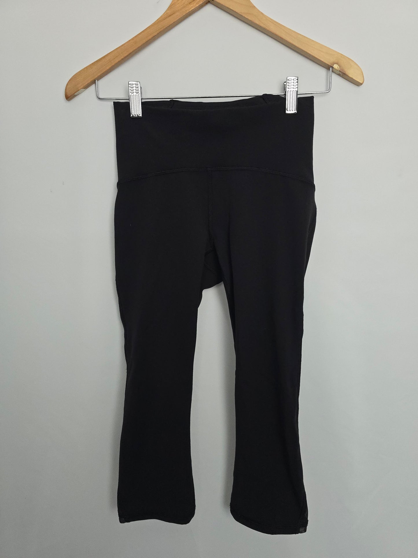 Lululemon Train Times Crop Leggings 17" • 4 Small