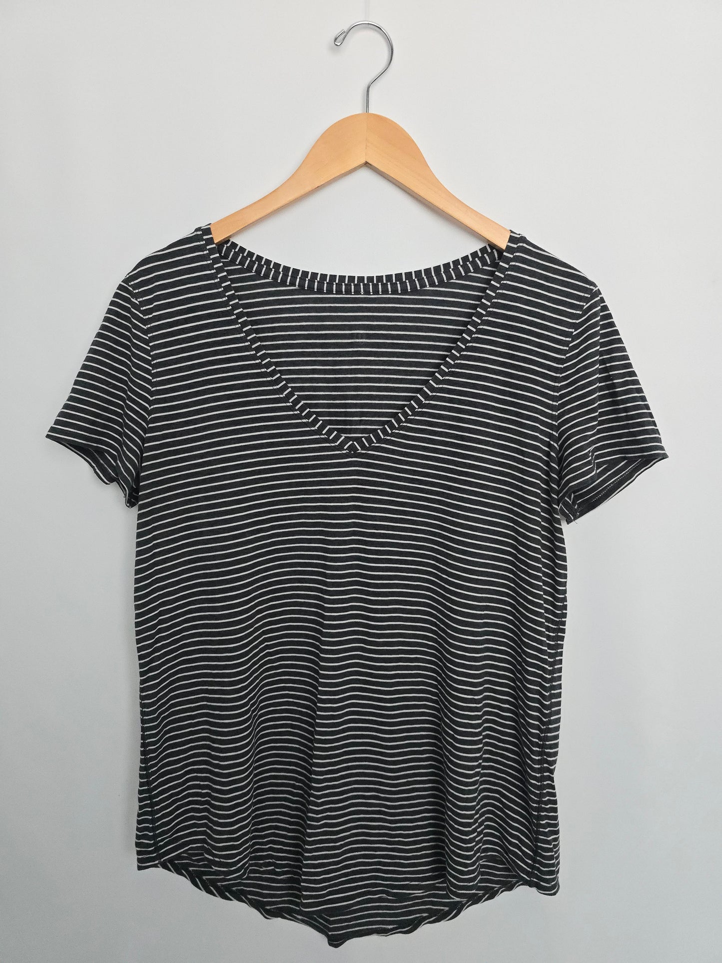 Lululemon Grey Stripe V-Neck Tee • 10 Large
