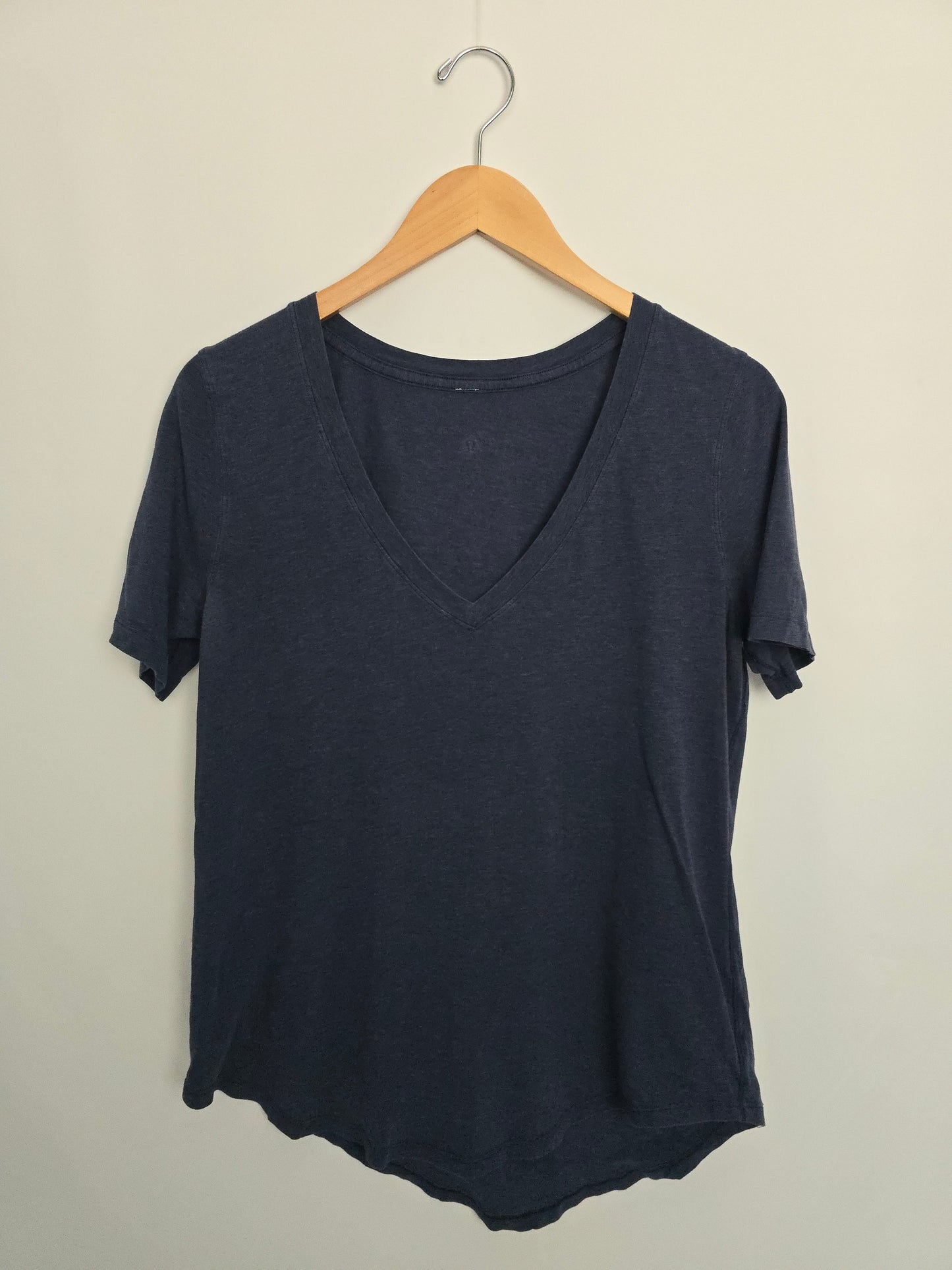 Lululemon Navy V-neck Tee • Large 10