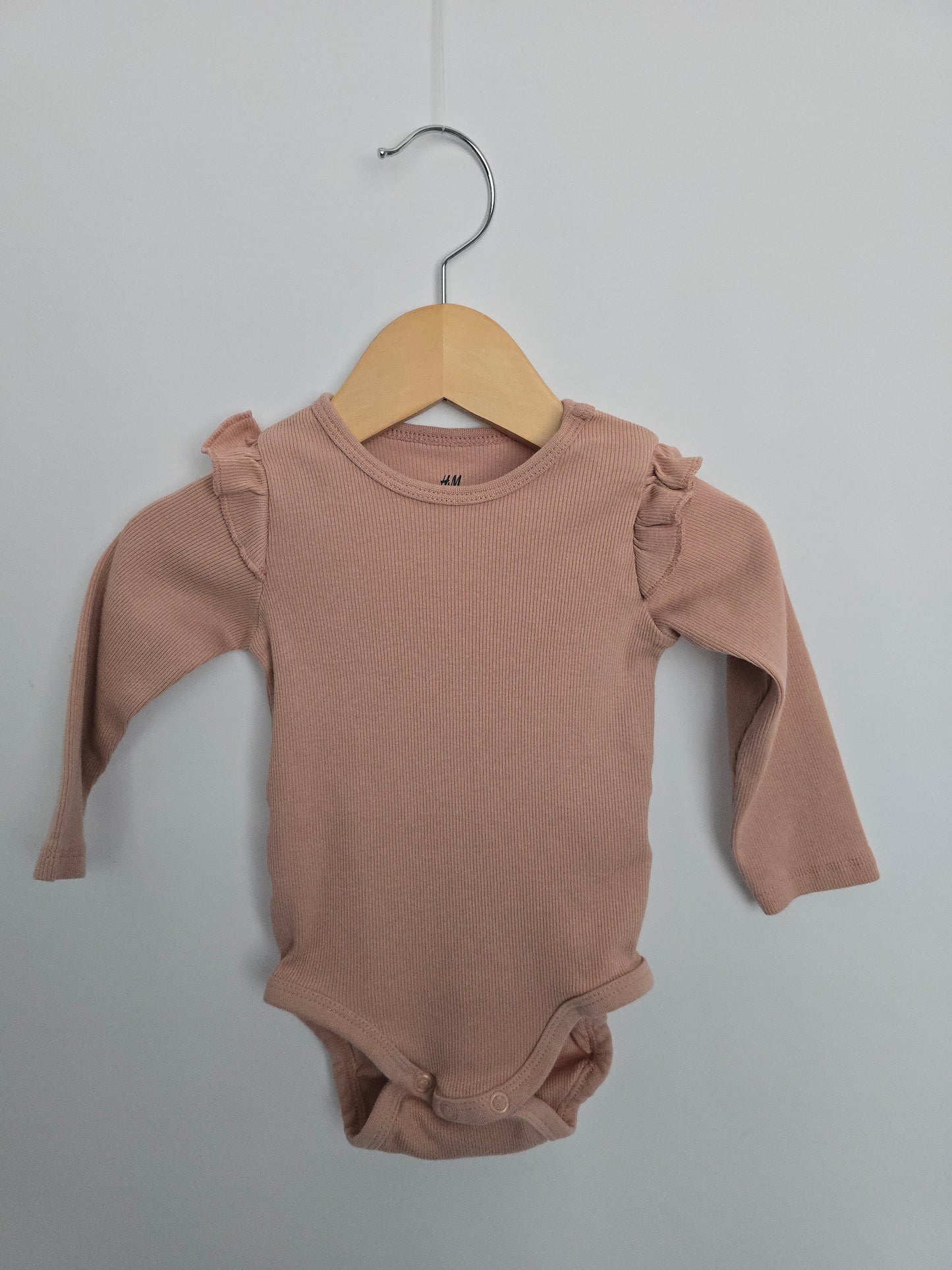 H&M Blush Ribbed Ruffle Sleeve Bodysuit • 6-9 months
