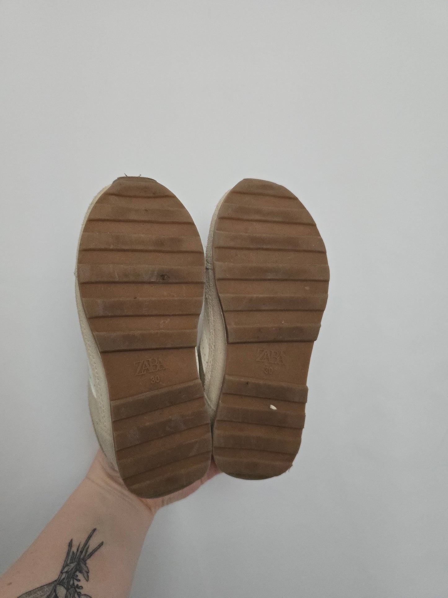 Zara Cream Lace Sneakers • 12C