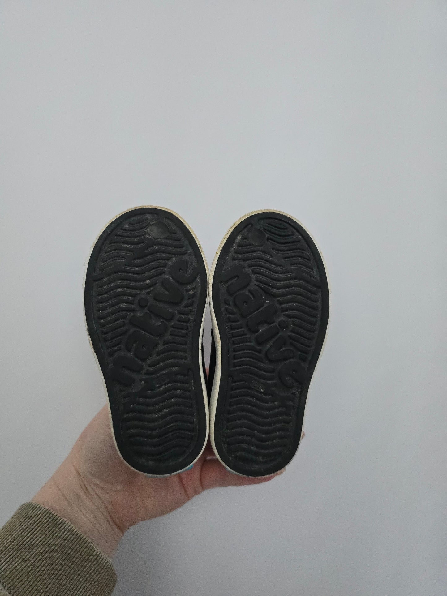 Native Jefferson Black Sneakers • 6C