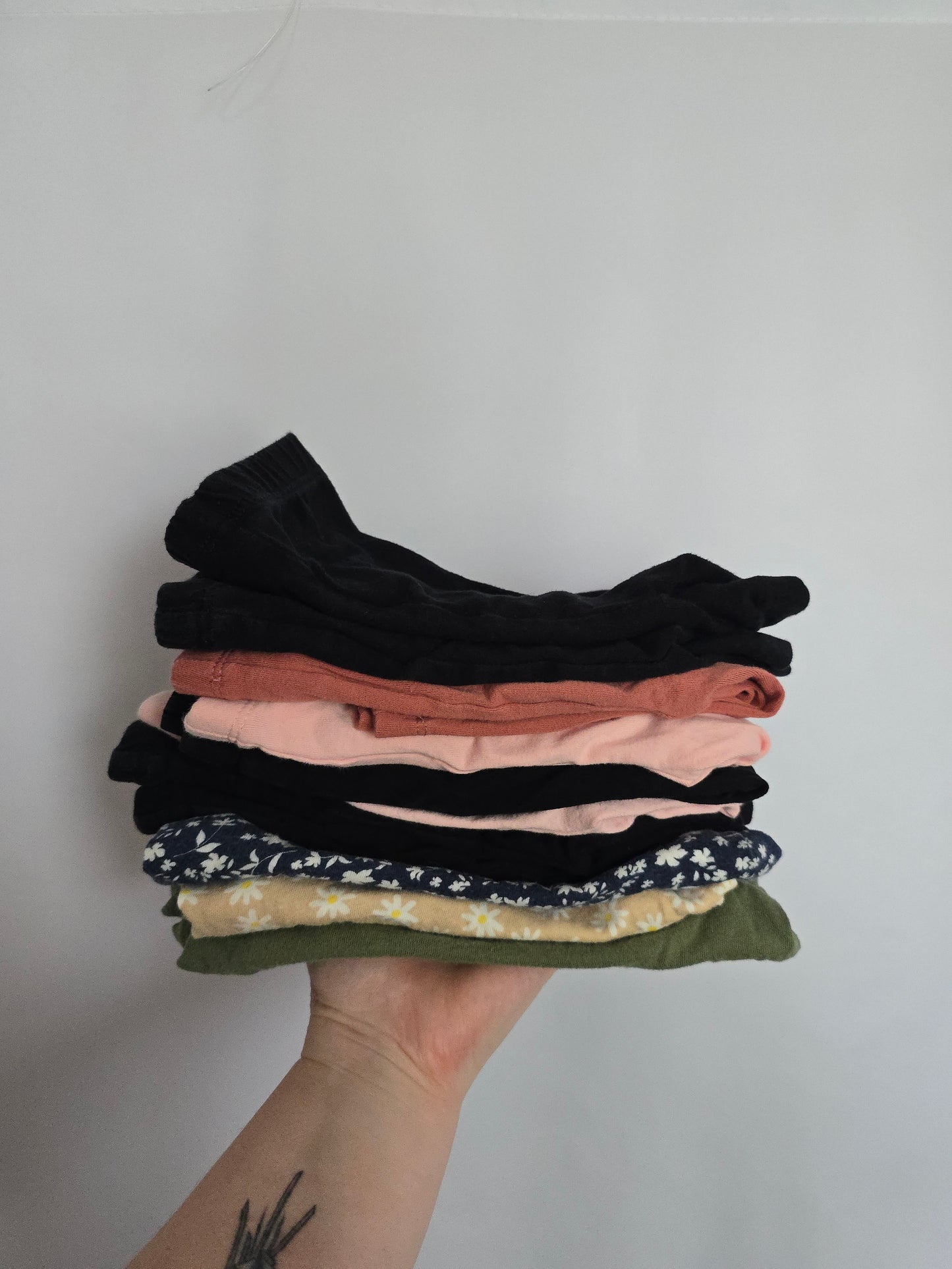 Old Navy 11 Piece Bundle • 12-24 months