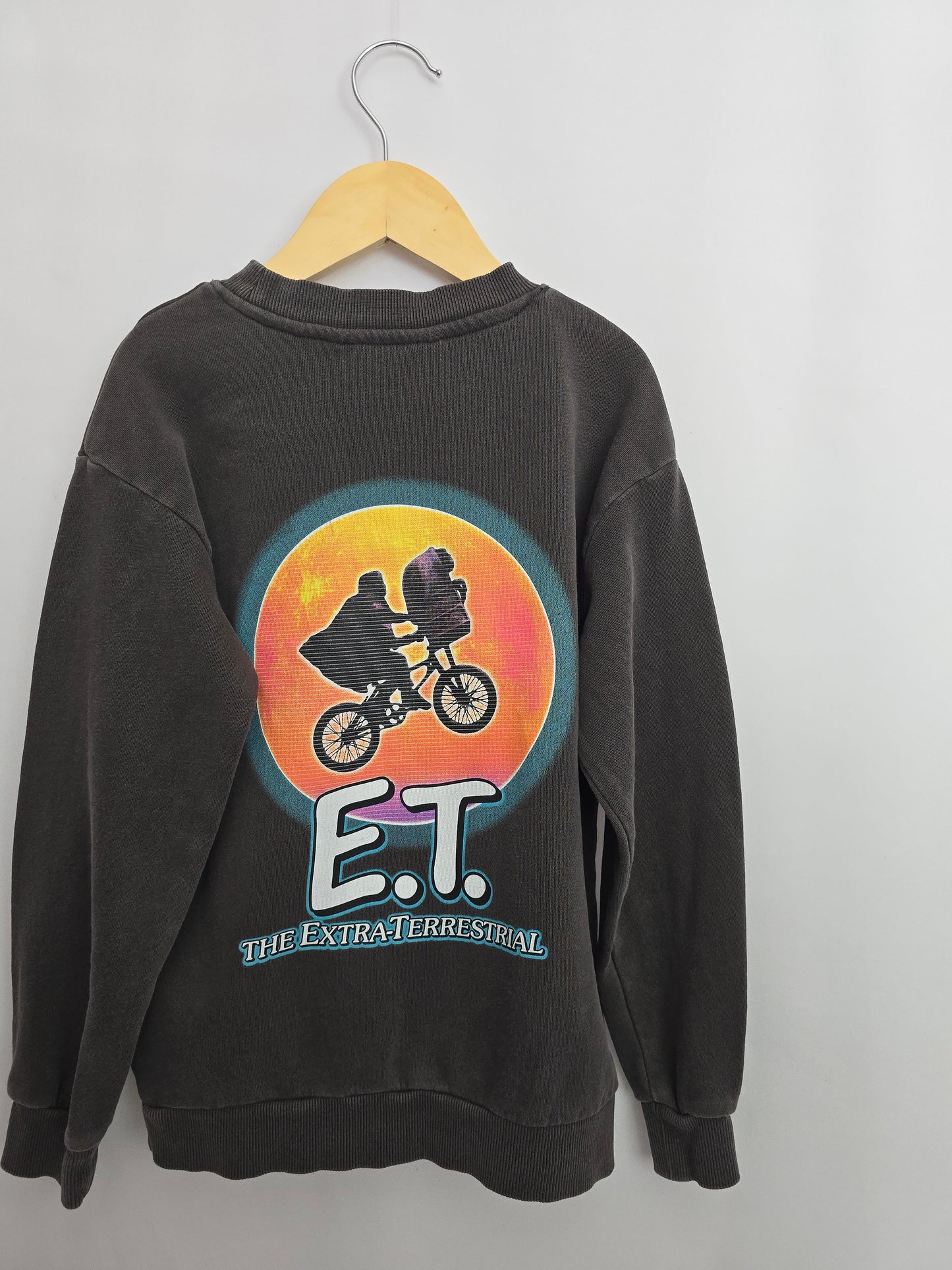 H&M E.T. Crewneck • 6-8 years