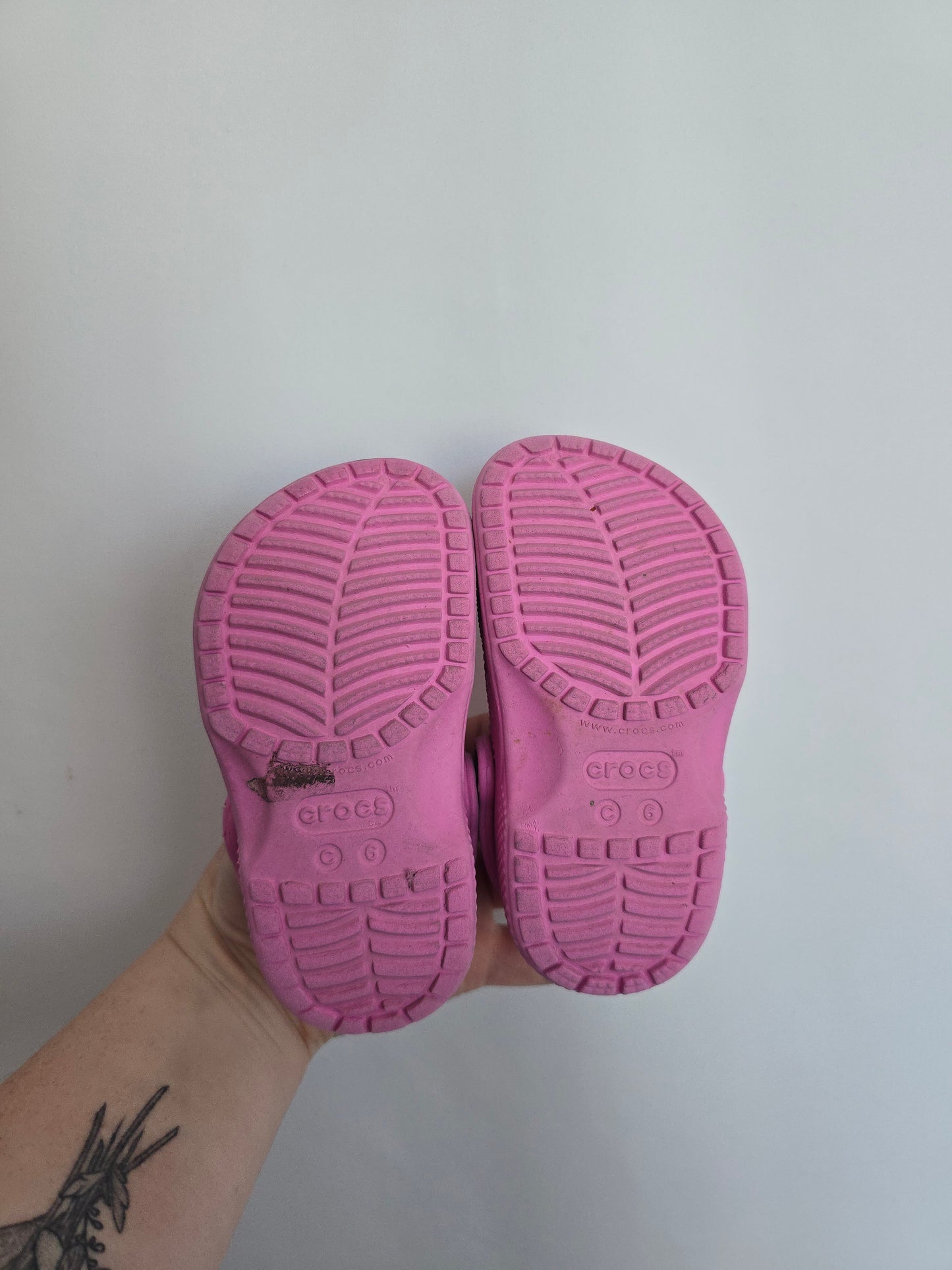 Crocs Pink Stitch • 6C