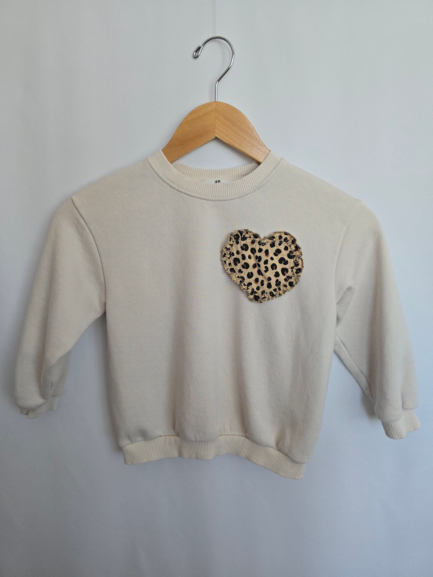H&M Cream Leopard Heart Crewneck • 5-6 years
