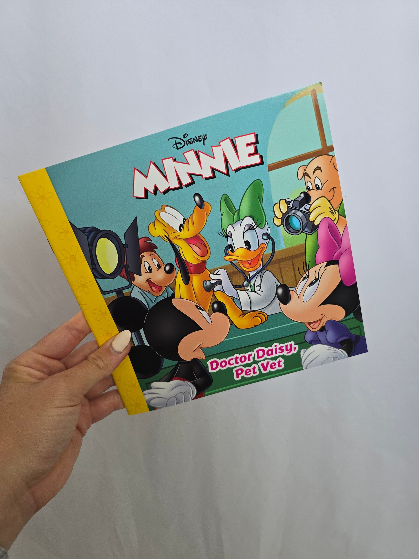 Minnie Doctor Daisy, Pet Vet • Softcover Book