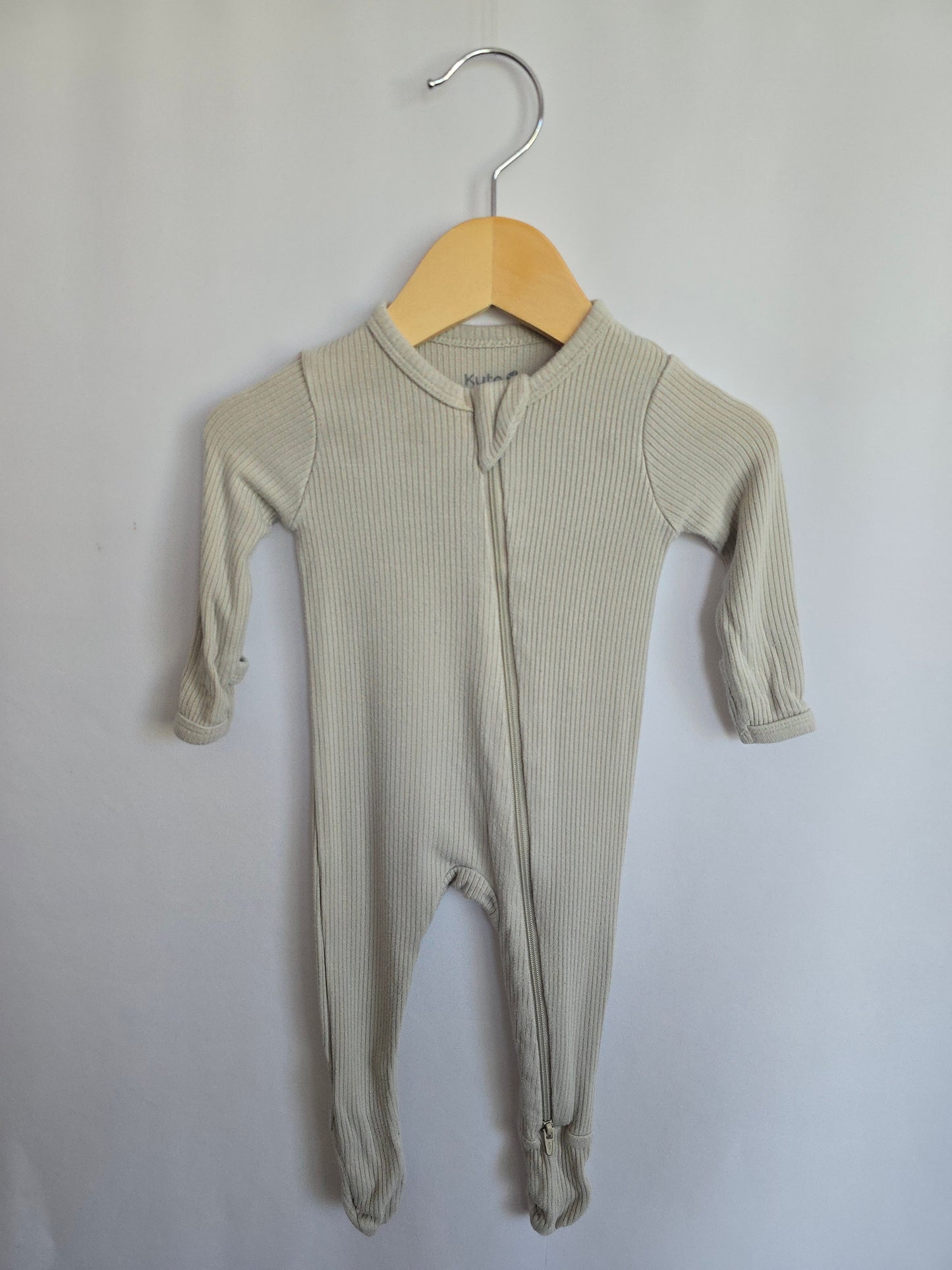 PLAY Kyte Ecrew Ribbed Footie • 0-3 months