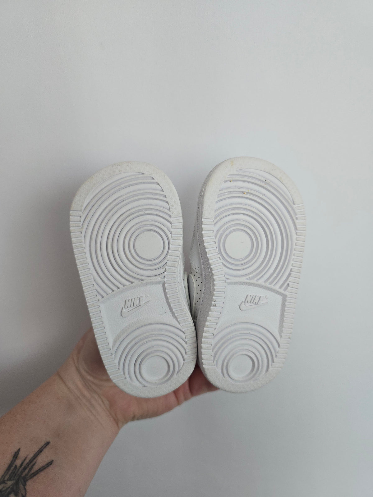 Nike White Air Force One Runners • 4C