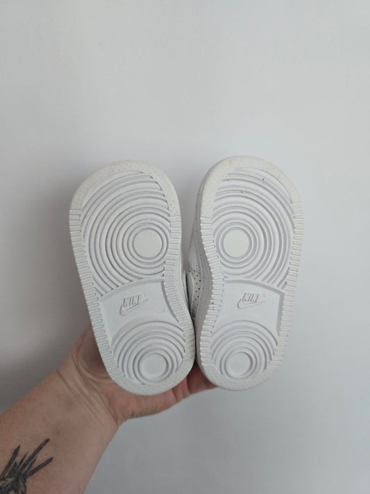 Nike White Air Force One Runners • 4C