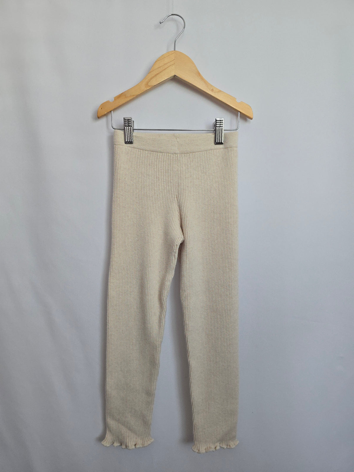 H&M Ribbed Cream Soft Leggings • 4-5 years
