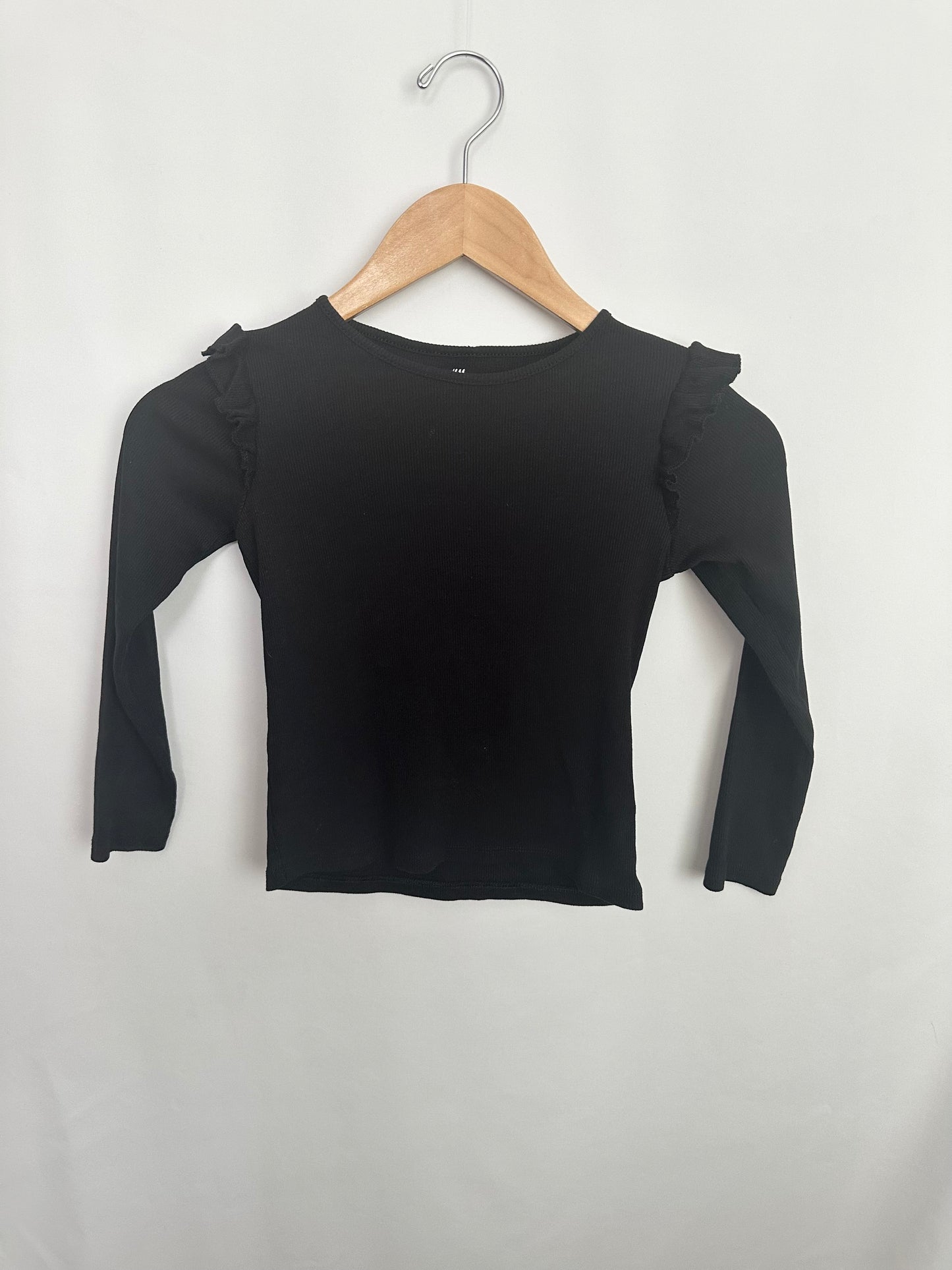 H&M Basics Ribbed Ruffle Long Sleeve Shirt Black • 6-8 years