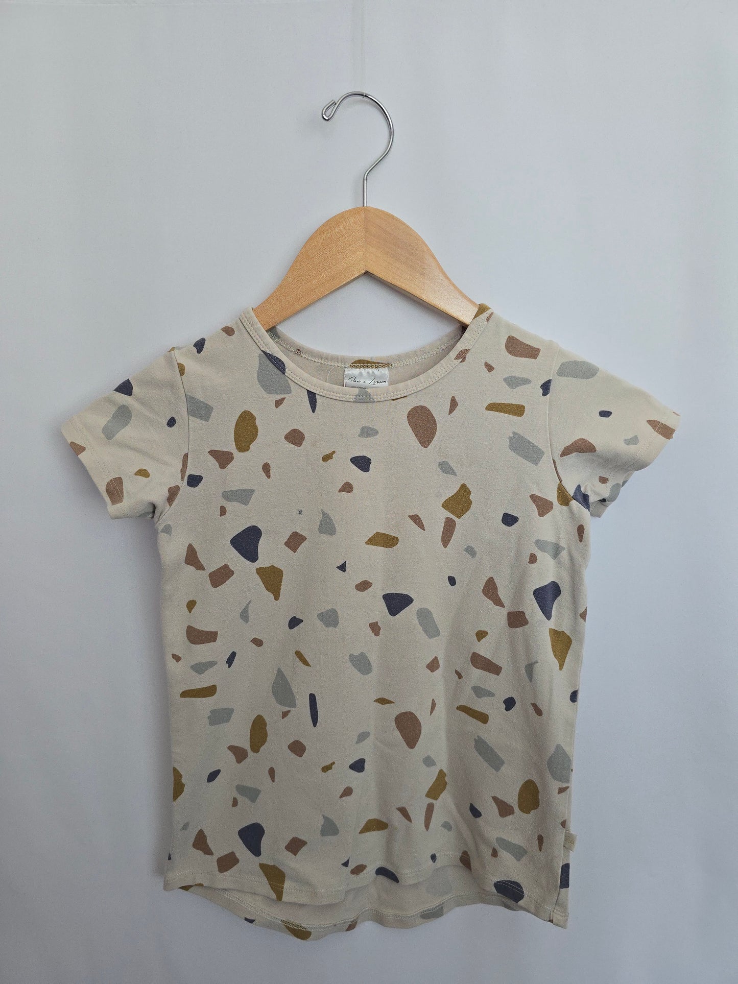 PLAY Jax & Lennon Boulders Basic Tee • 5-6 years