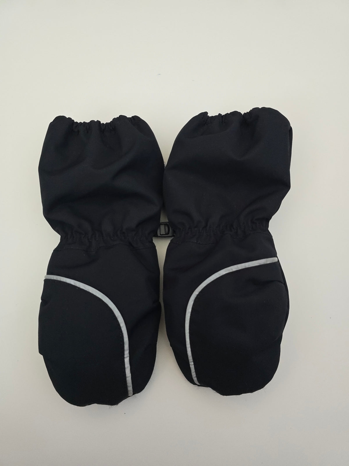 MEC Black Mittens • 2-4 years