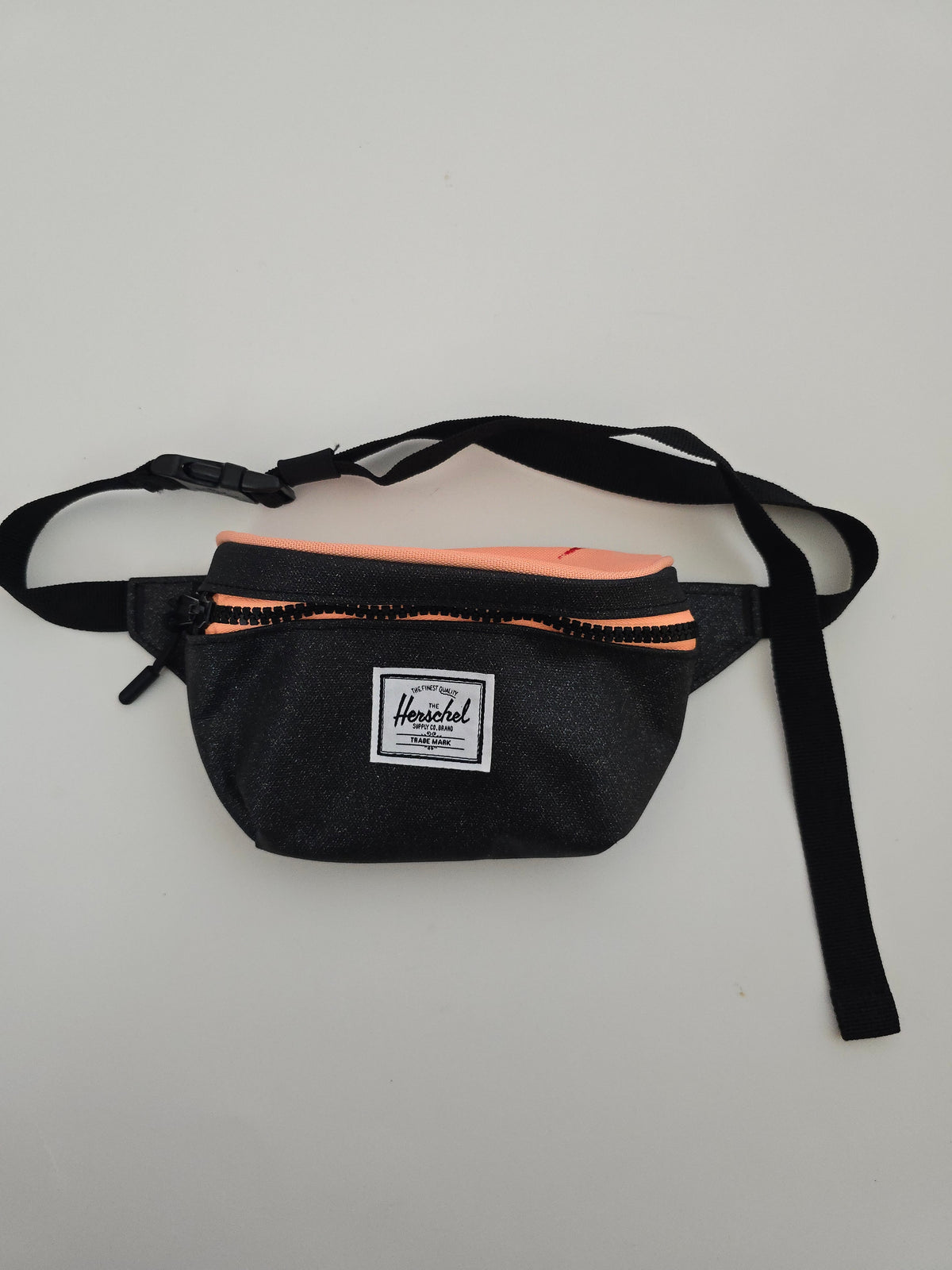 Hershel Kids Belt Bag Black *stain*