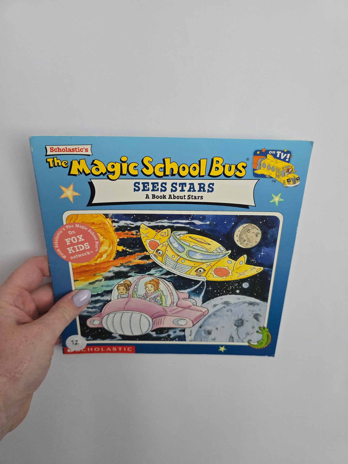 The Magic School Bus Sees Stars • Softcover Book
