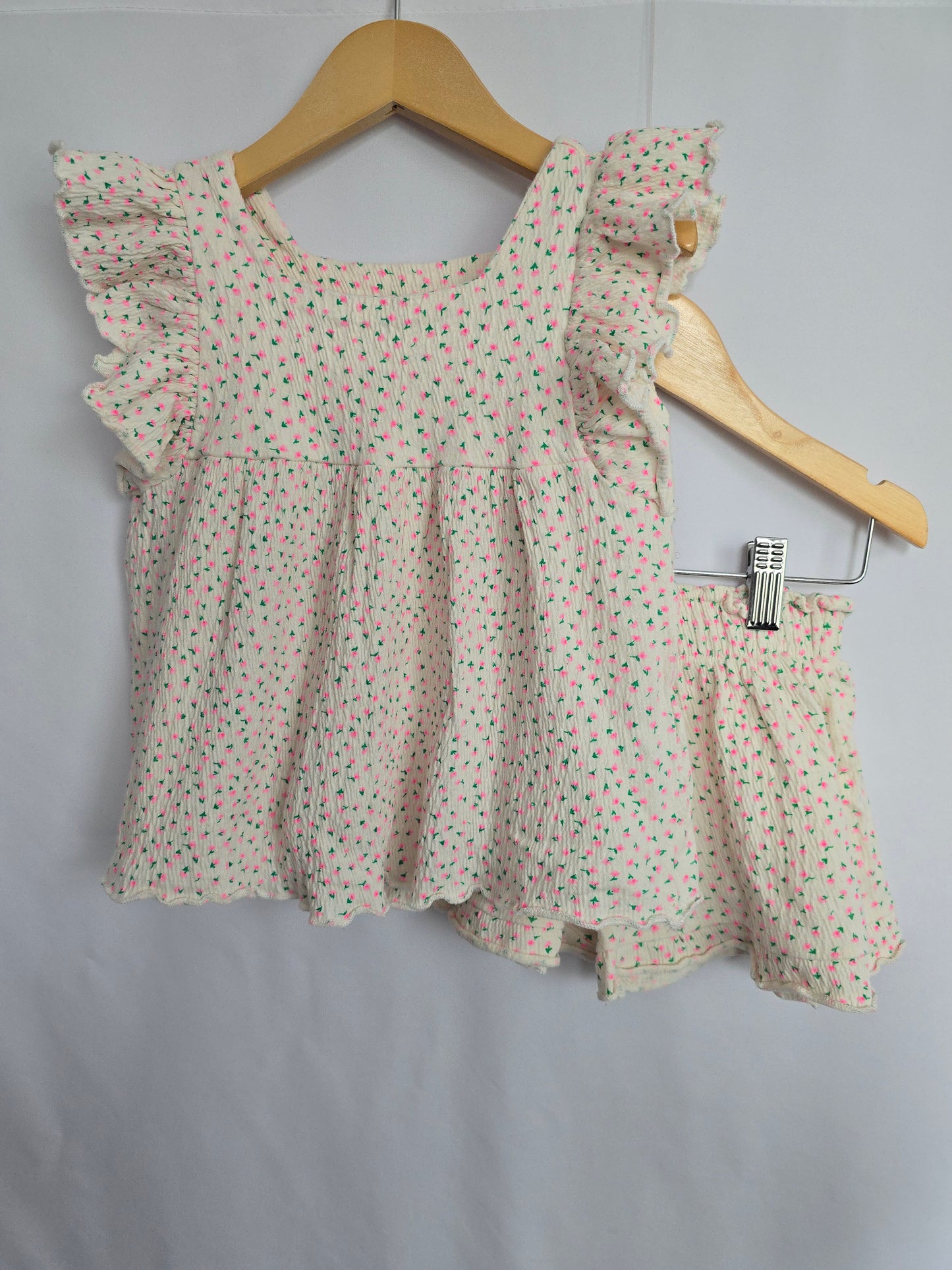 Zara Mini Pink Floral Ruffle Top & Shorts • 4 years