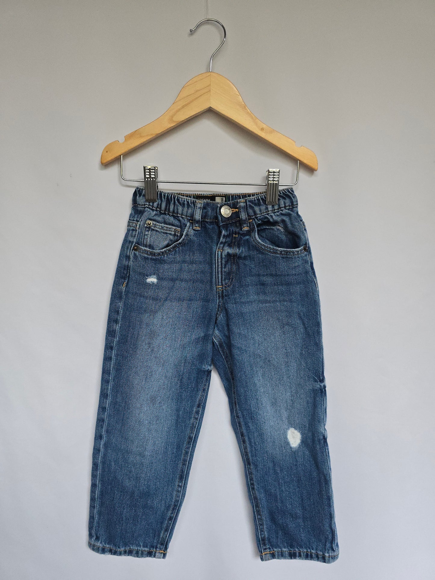 Zara Medium Wash Relaxed Fit Jeans • 4 years