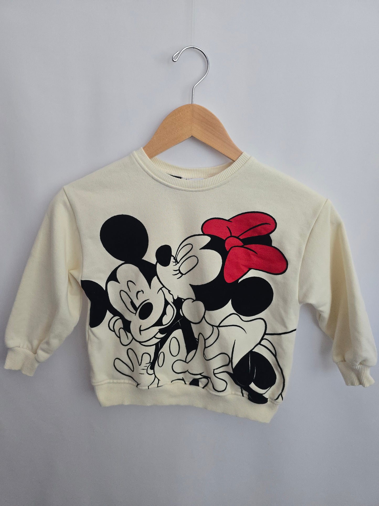 Zara x Disney Minnie & Mickey Kiss Crewneck • 4-5 years