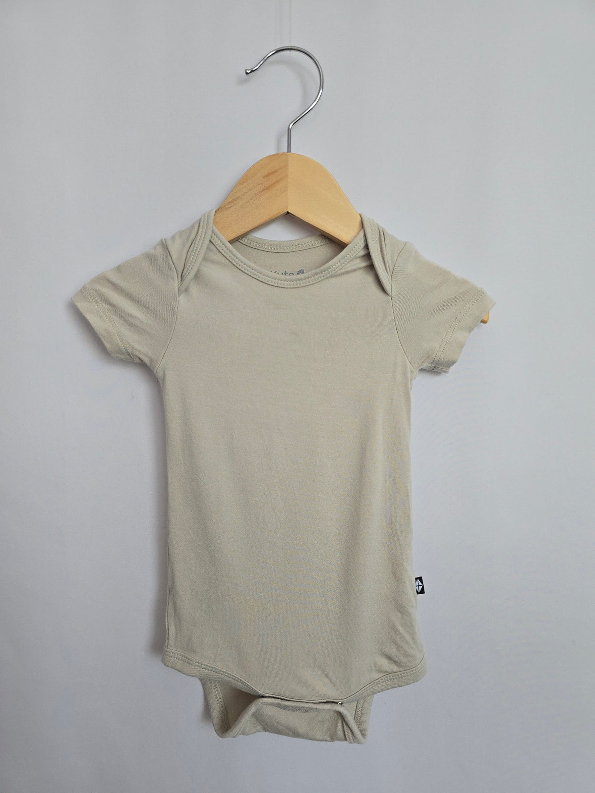 PLAY Kyte Oat Bodysuit • 3-6 months (2)