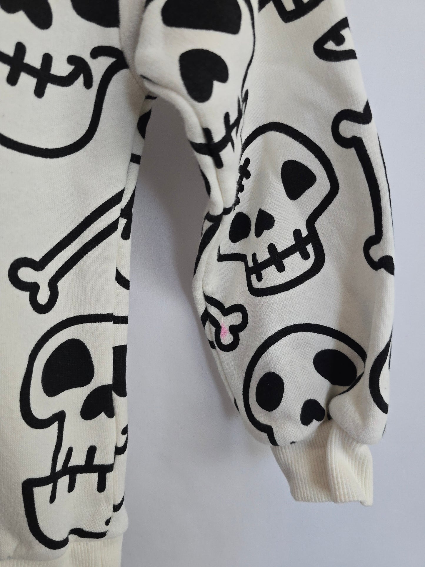 H&M White Skeleton Hoodie (1) • 4-6 years