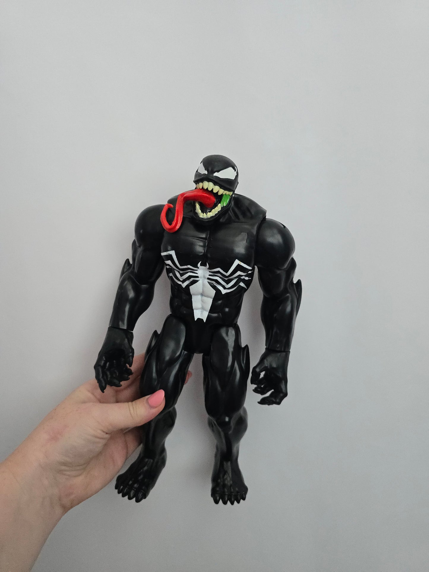 Venom Action Figure Titan Series - Marvel