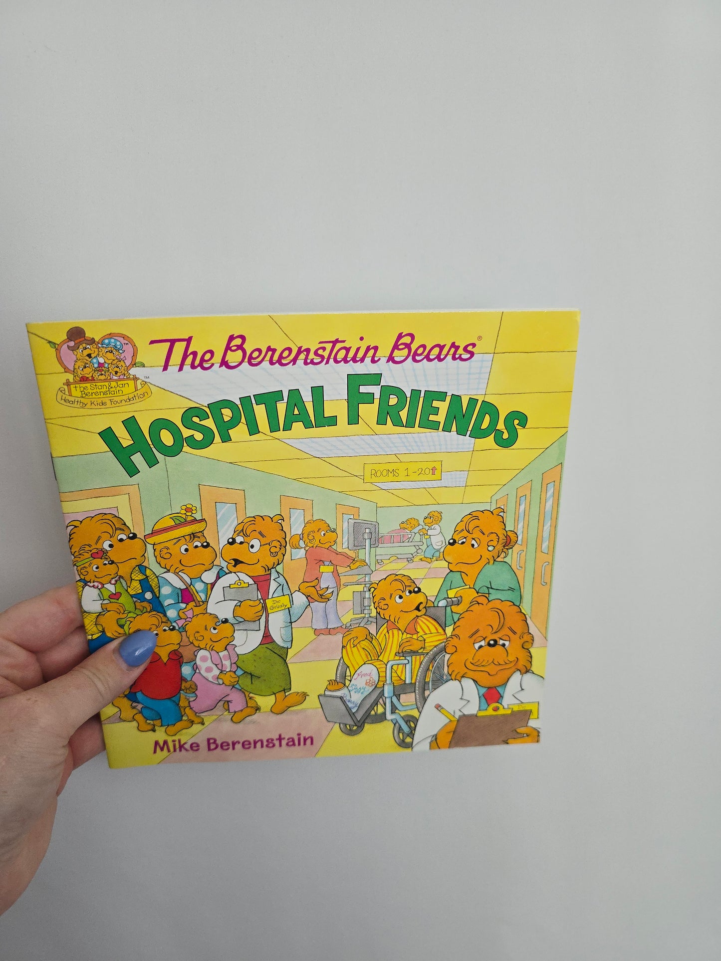 The Berenstain Bears Hospital Friends • Softcover Book