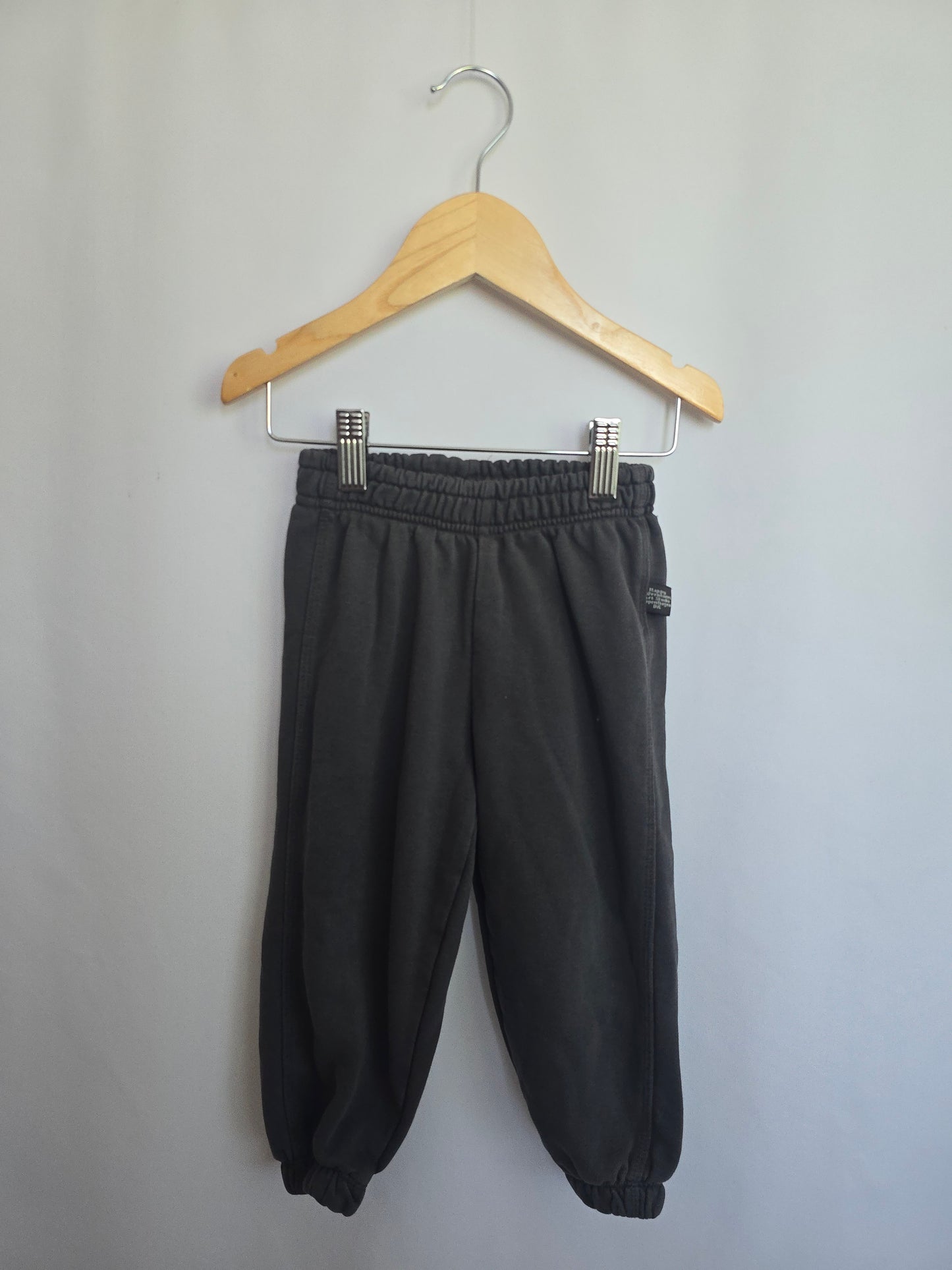 Zara Dark Grey Sweatpants • 3 years