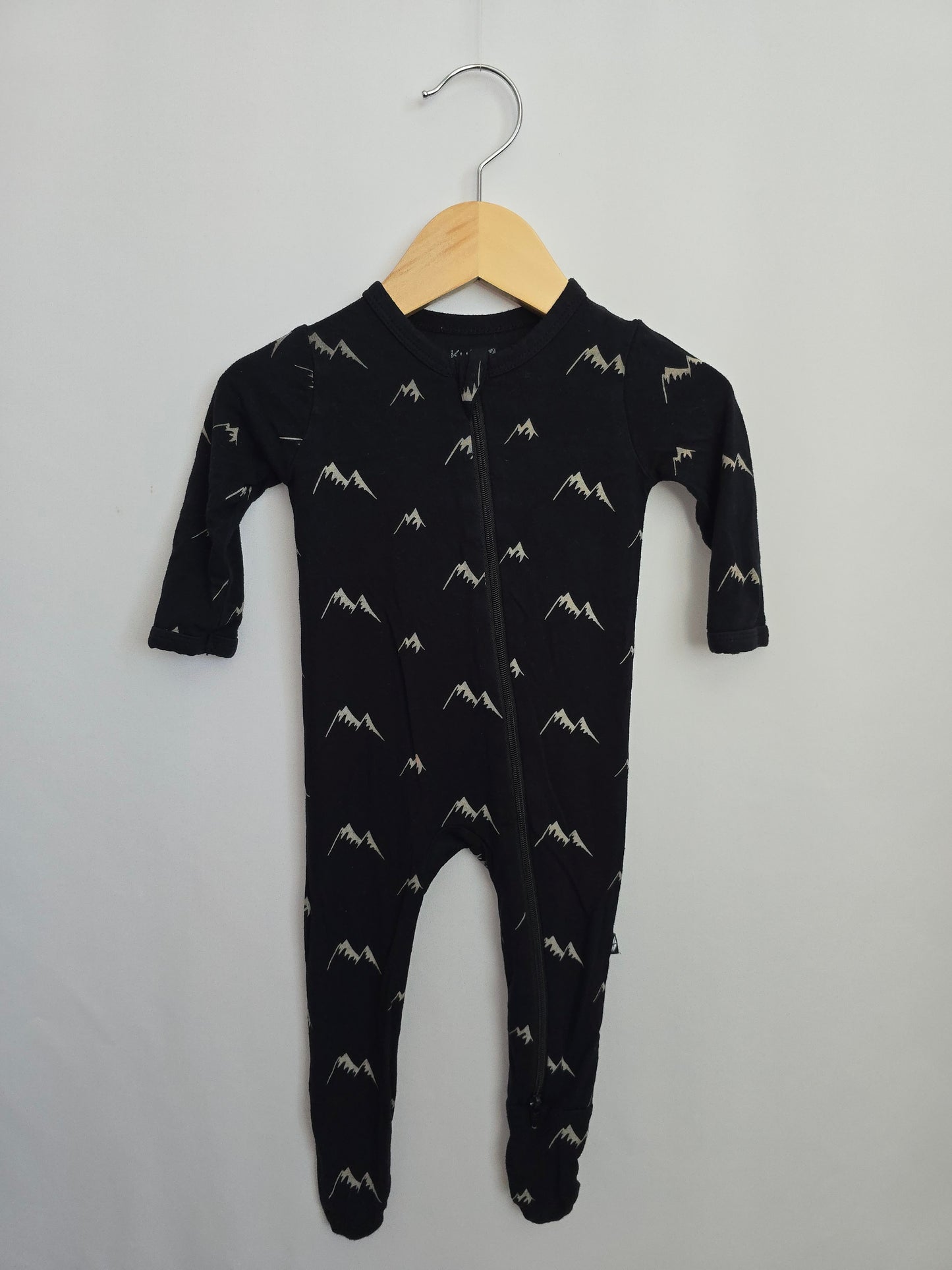 Kyte Mountains Zip Footie • 3-6 months