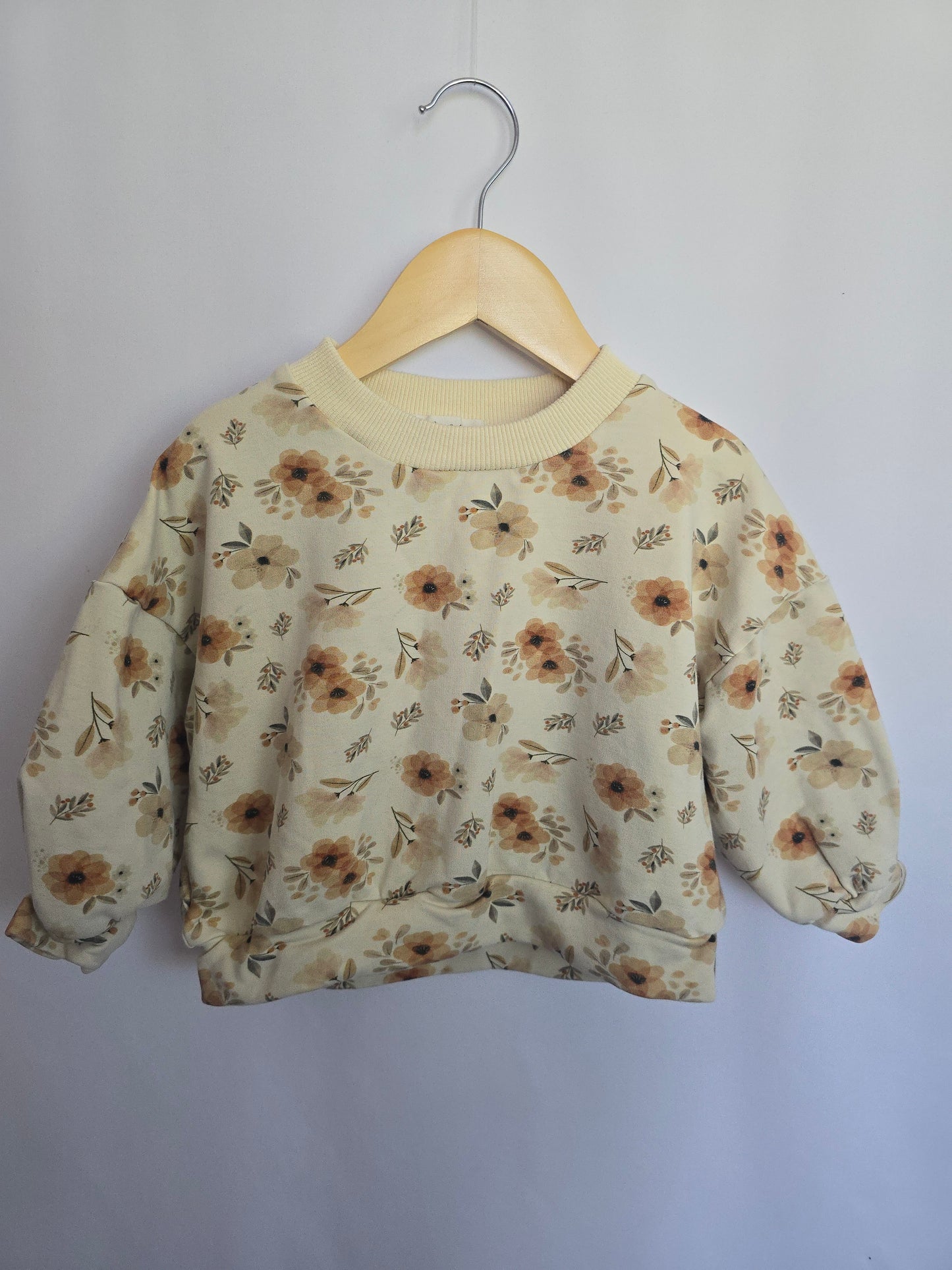 Holde Floral Crewneck • 4 years