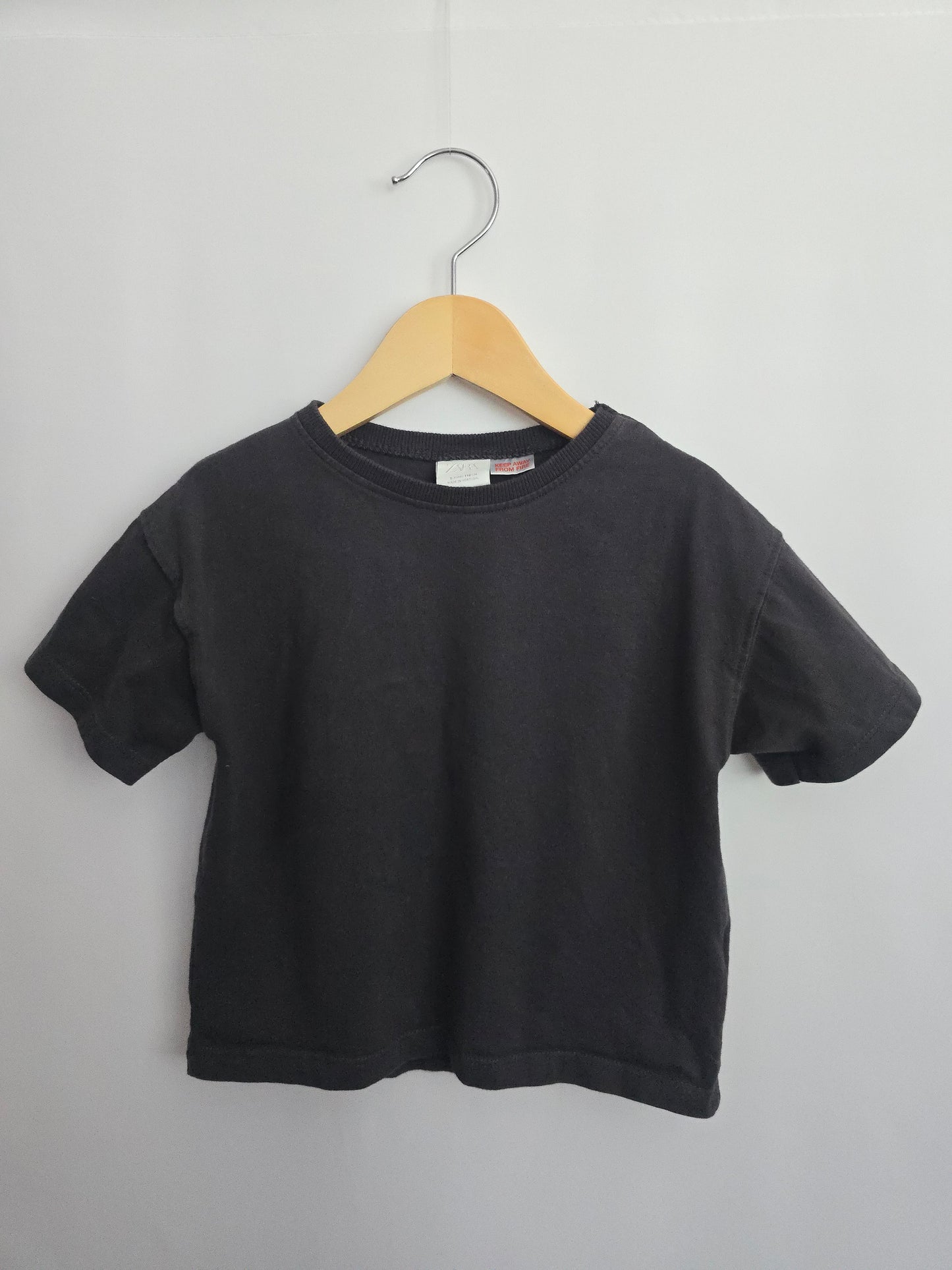 Zara Black Basic Tee • 5 years