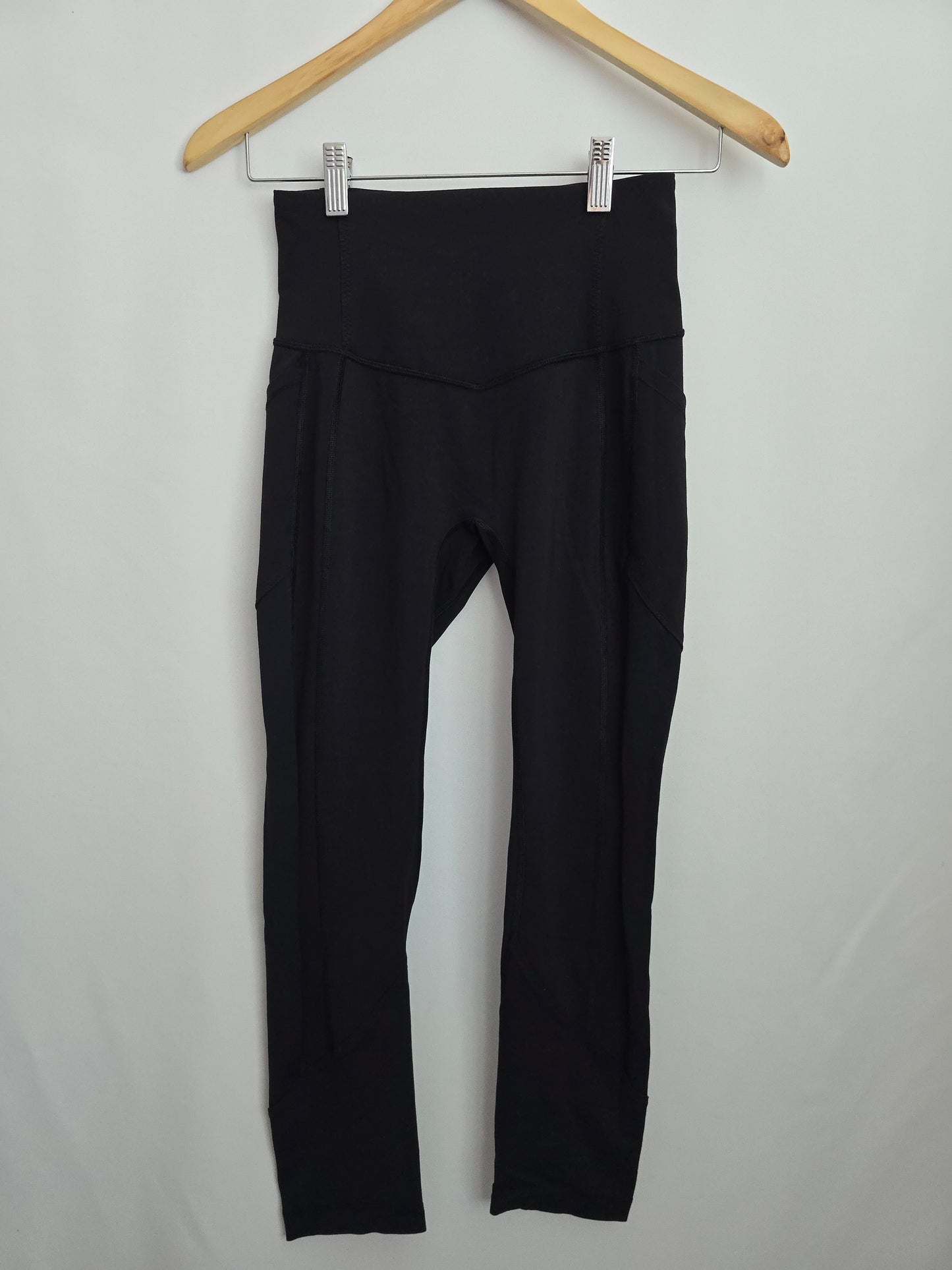 Lululemon Black Leggings with Side Pocket • Small 4