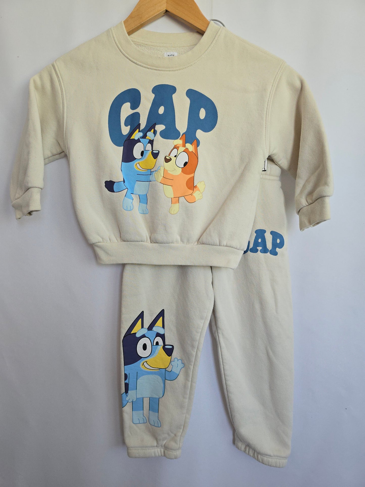 Gap x Bluey Crewneck & Sweatpants • 3 years