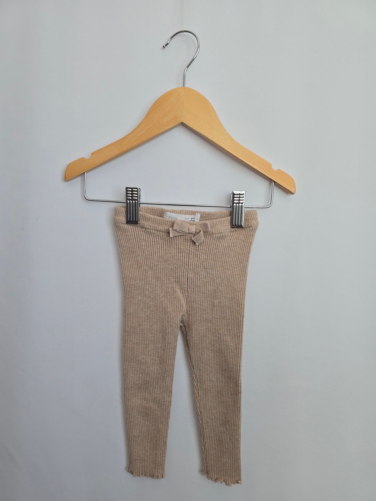 Zara Sand Ribbed Lettuce Hem Leggings • 18 months