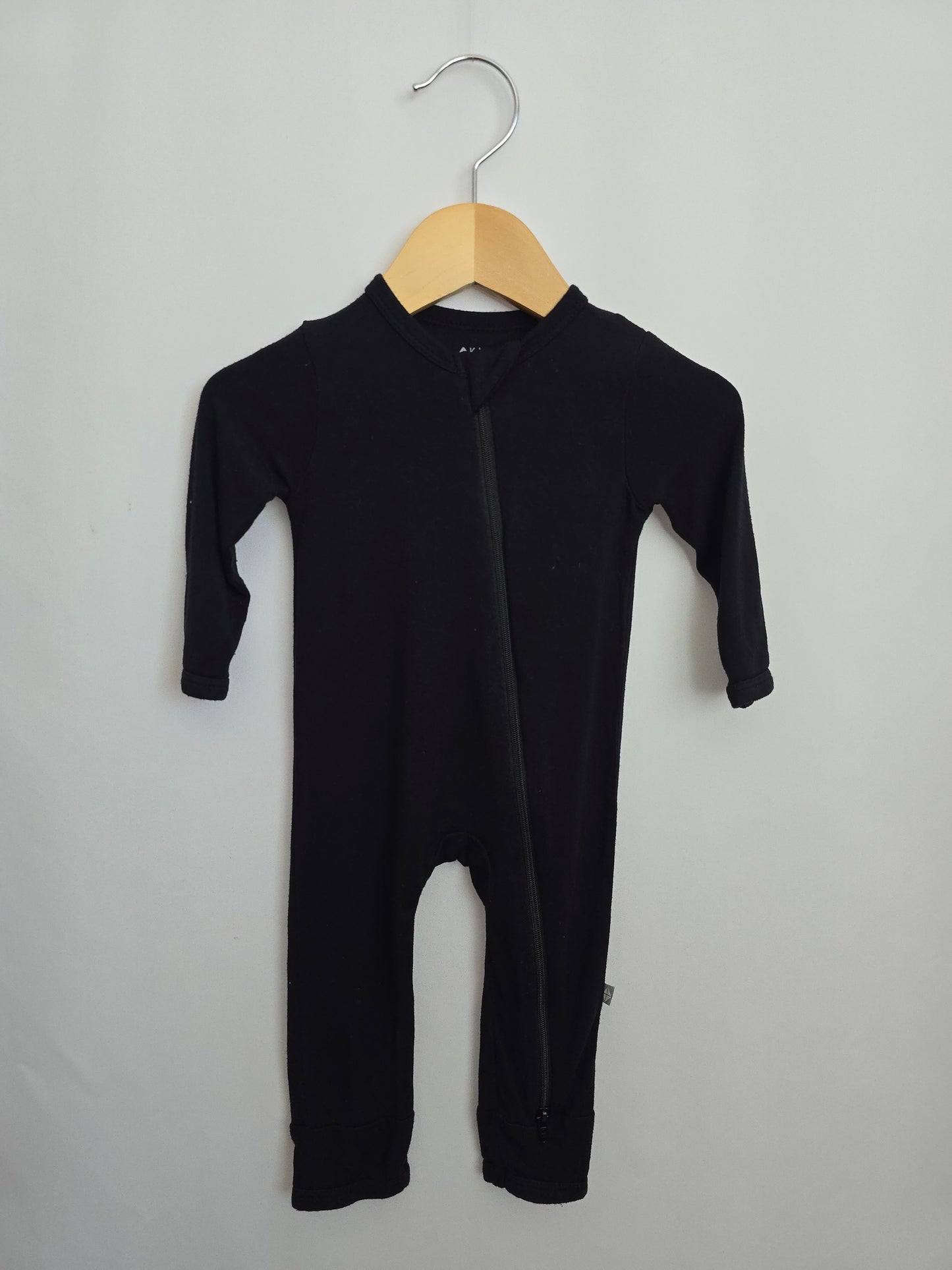 Kyte Black Zip Romper • 3-6 months