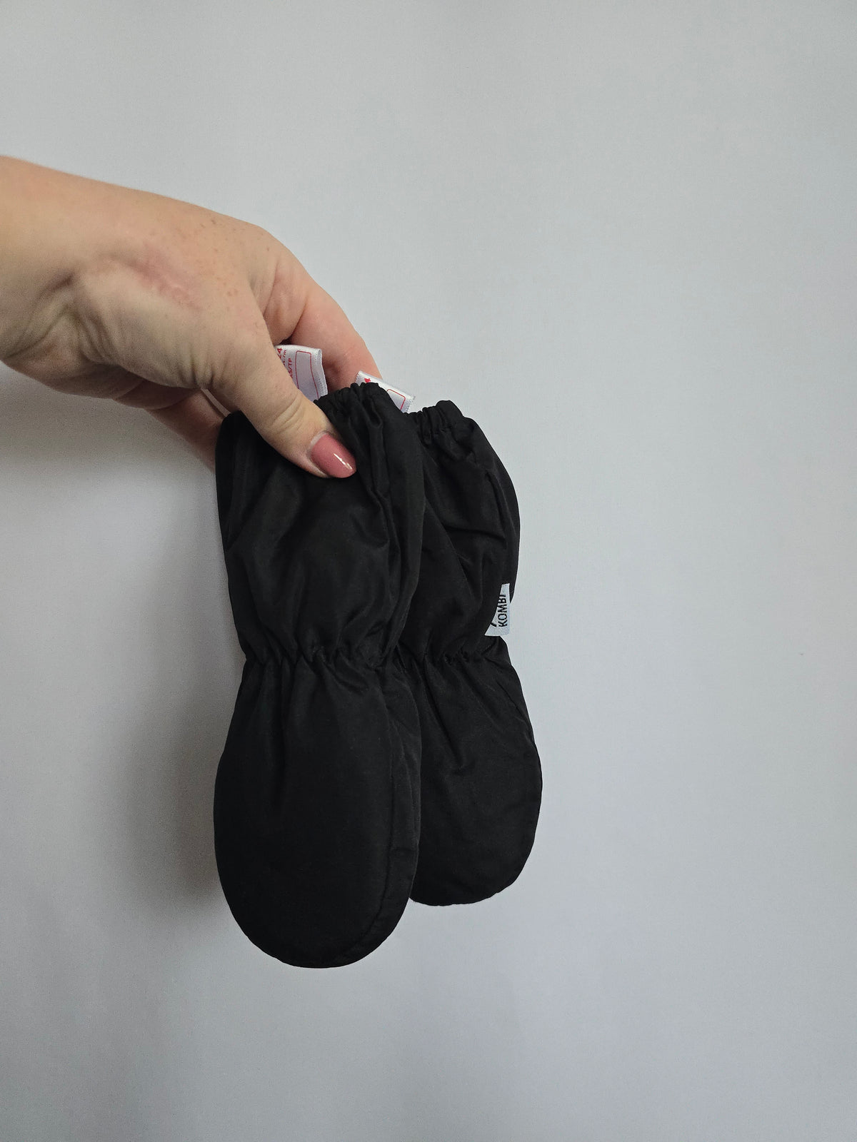 Kombi Black Mittens • 12-24 months