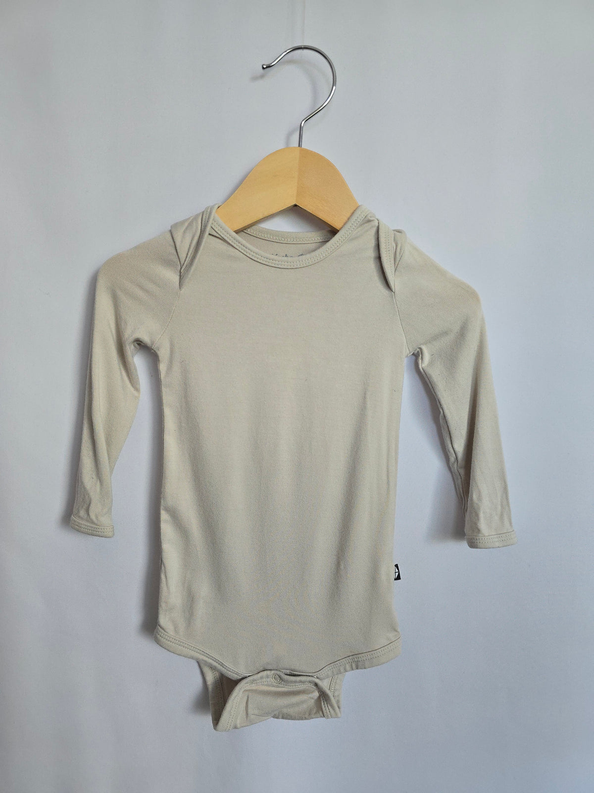 Kyte Oat Bodysuit • 6-12 months
