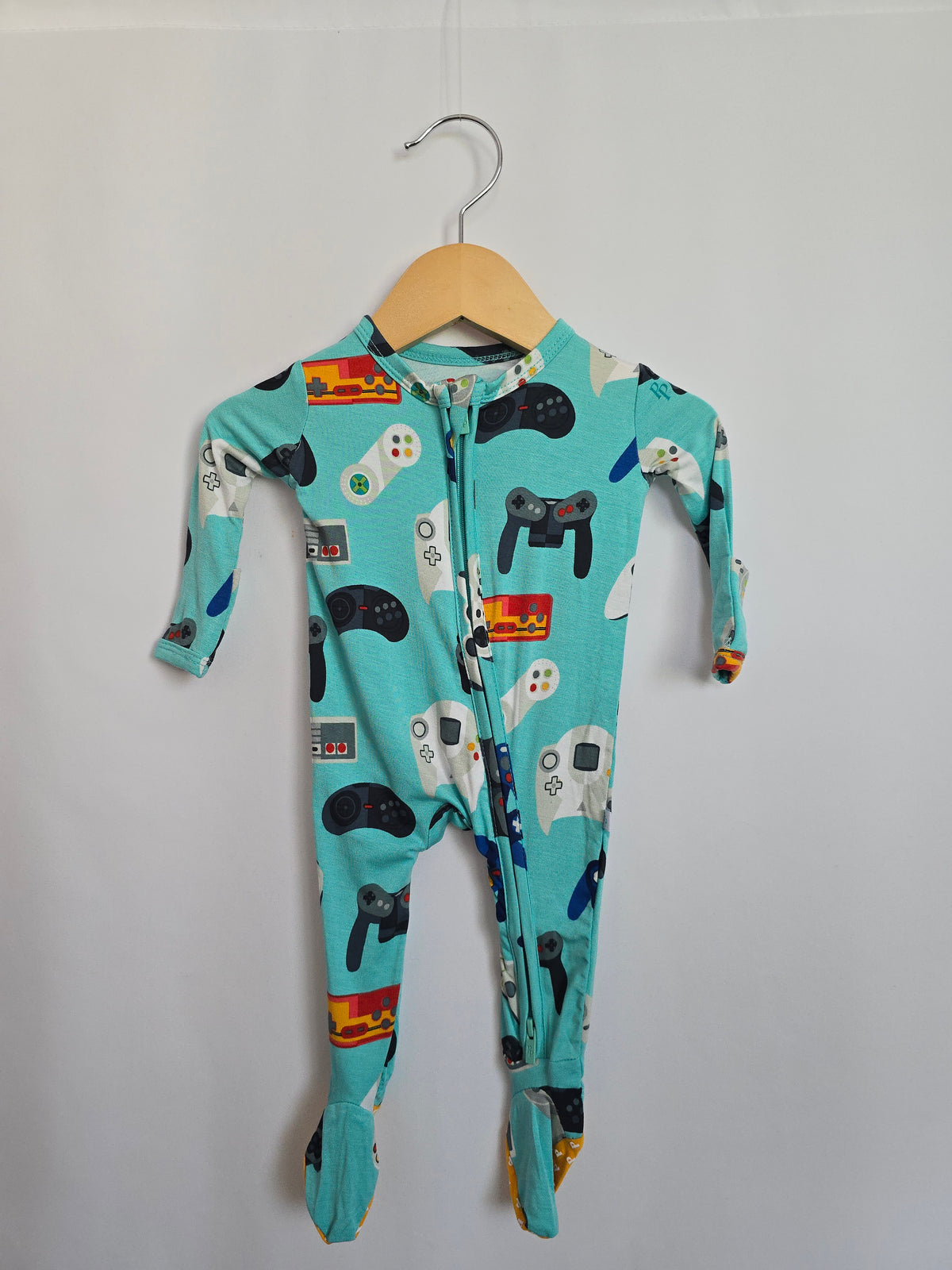 Posh Peanut Gamer Zip Footie • Newborn