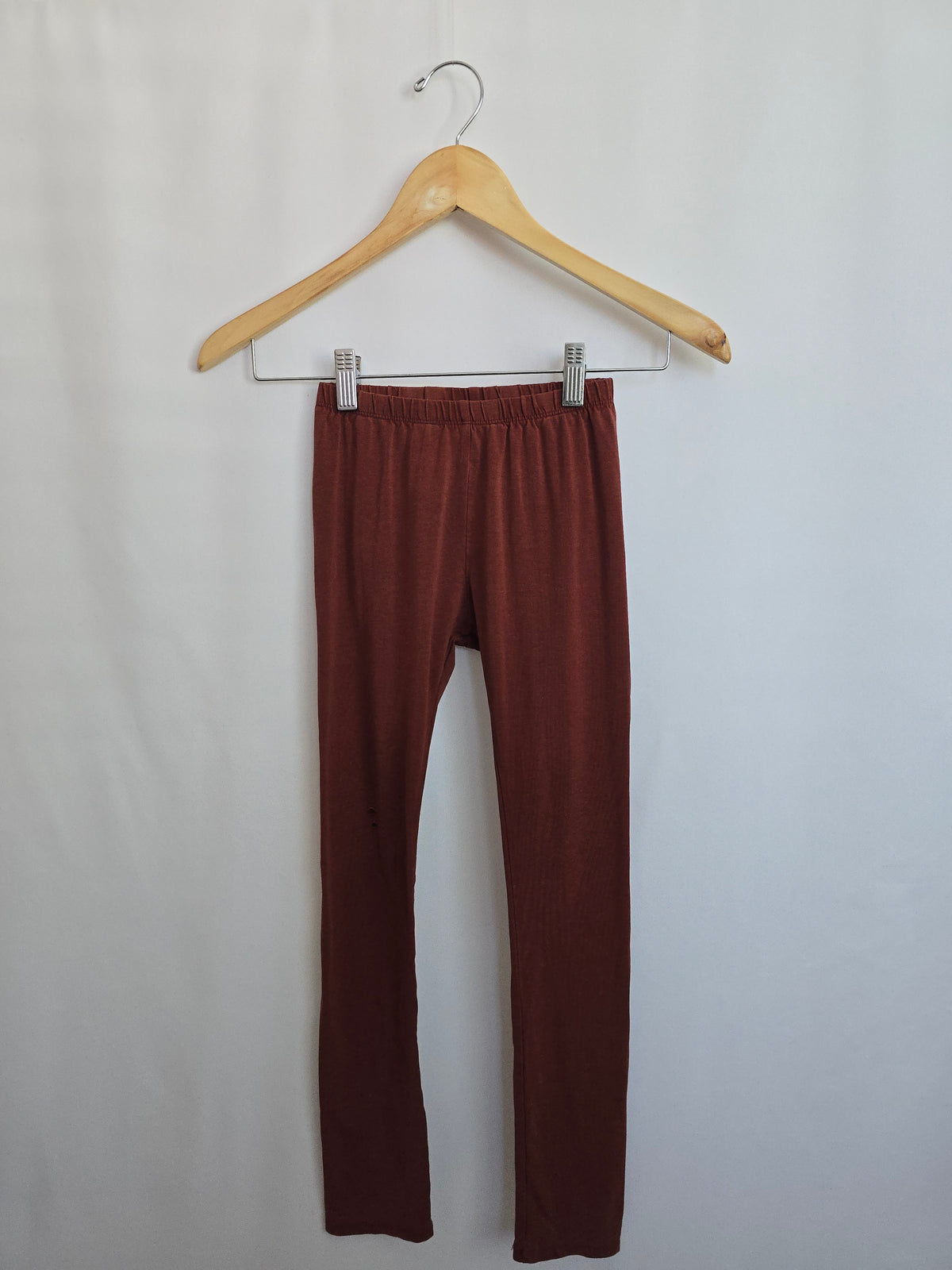 PLAY Jax & Lennon Cranberry Leggings • Youth Medium 8-9 years