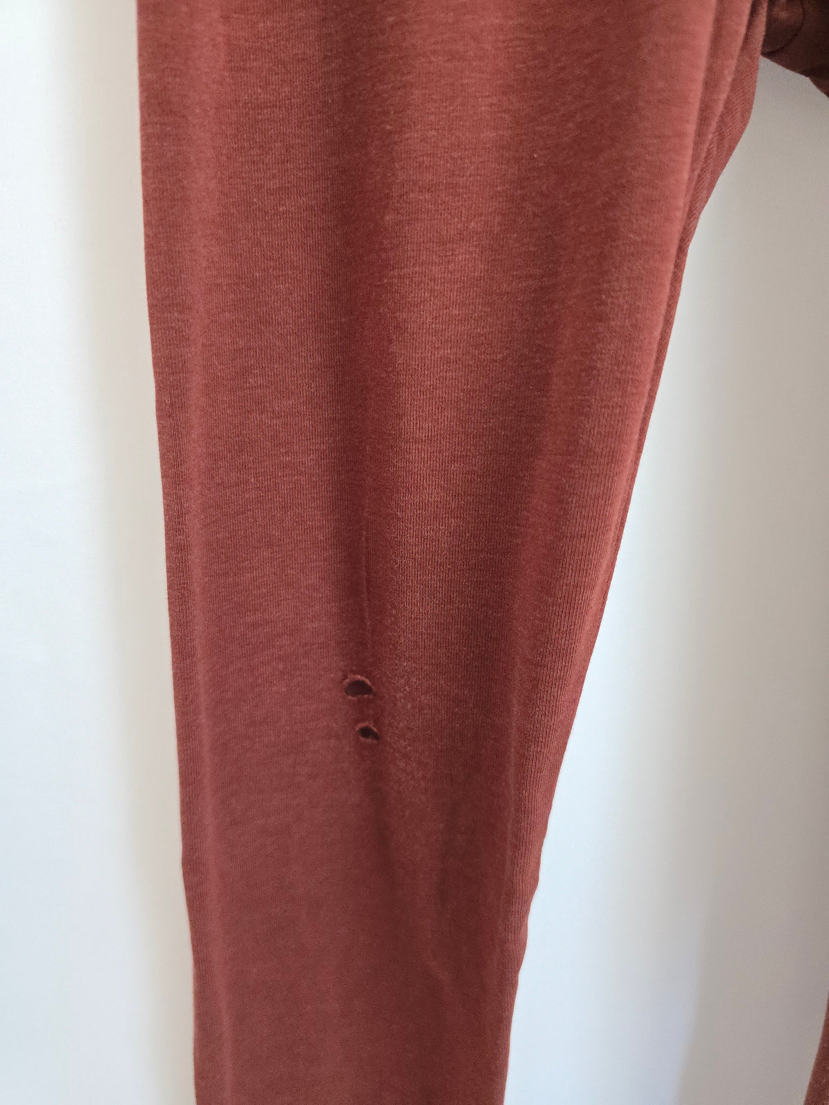 PLAY Jax & Lennon Cranberry Leggings • Youth Medium 8-9 years